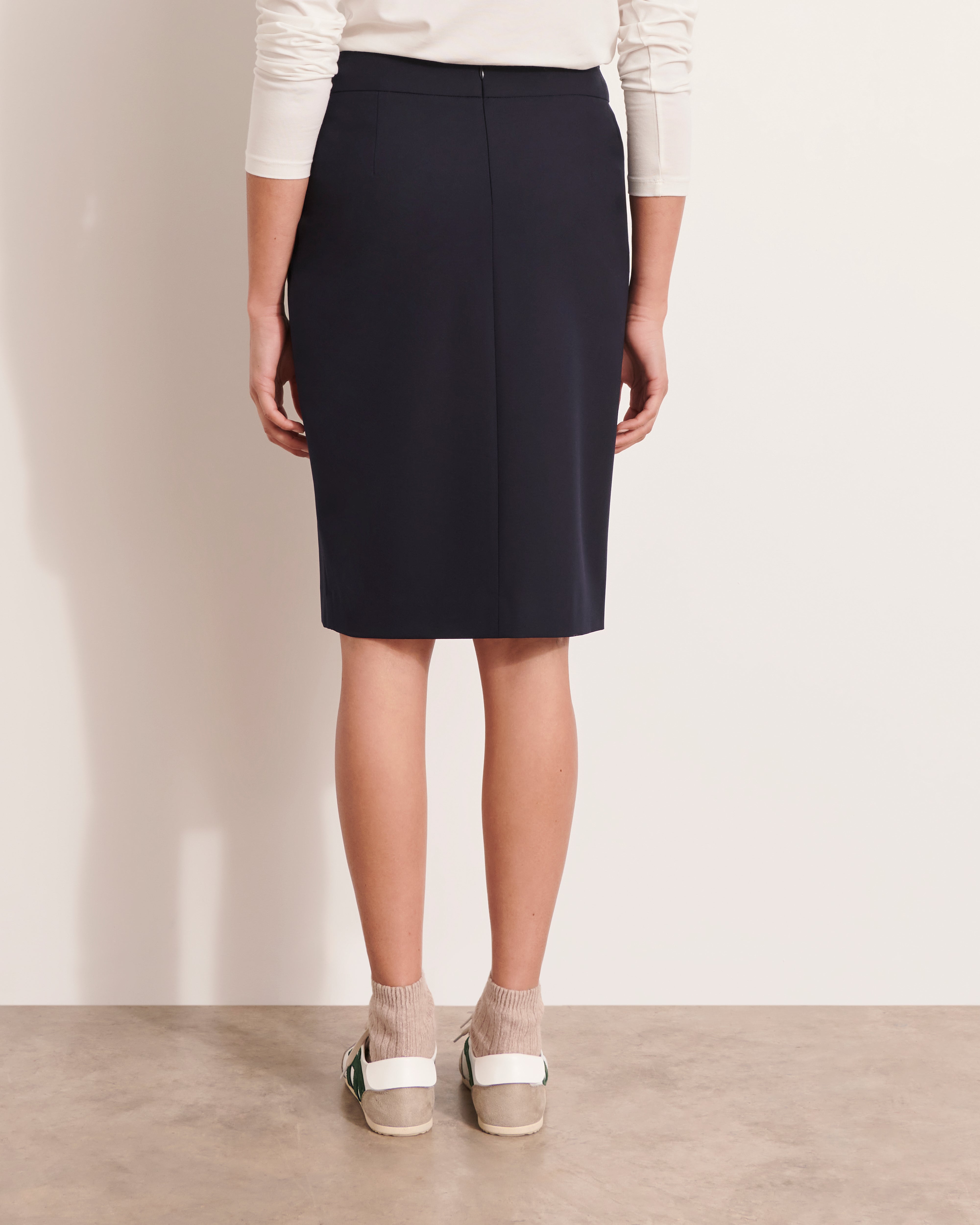 jupe longueur genou bleu marine avec détail mors à cheval à la ceinture en toile bi-stretch