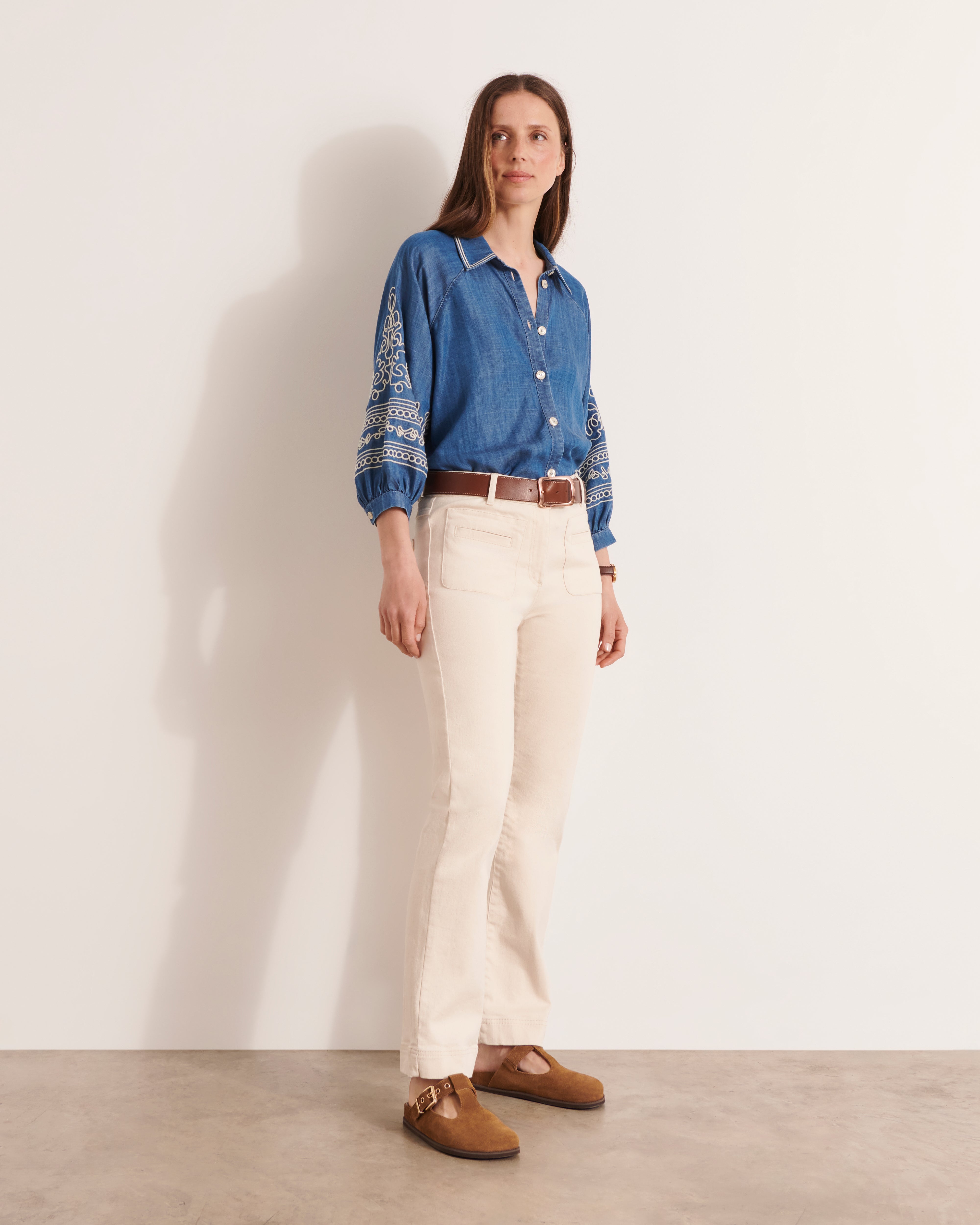 pantalon droit en toile écru moucheté en coton stretch