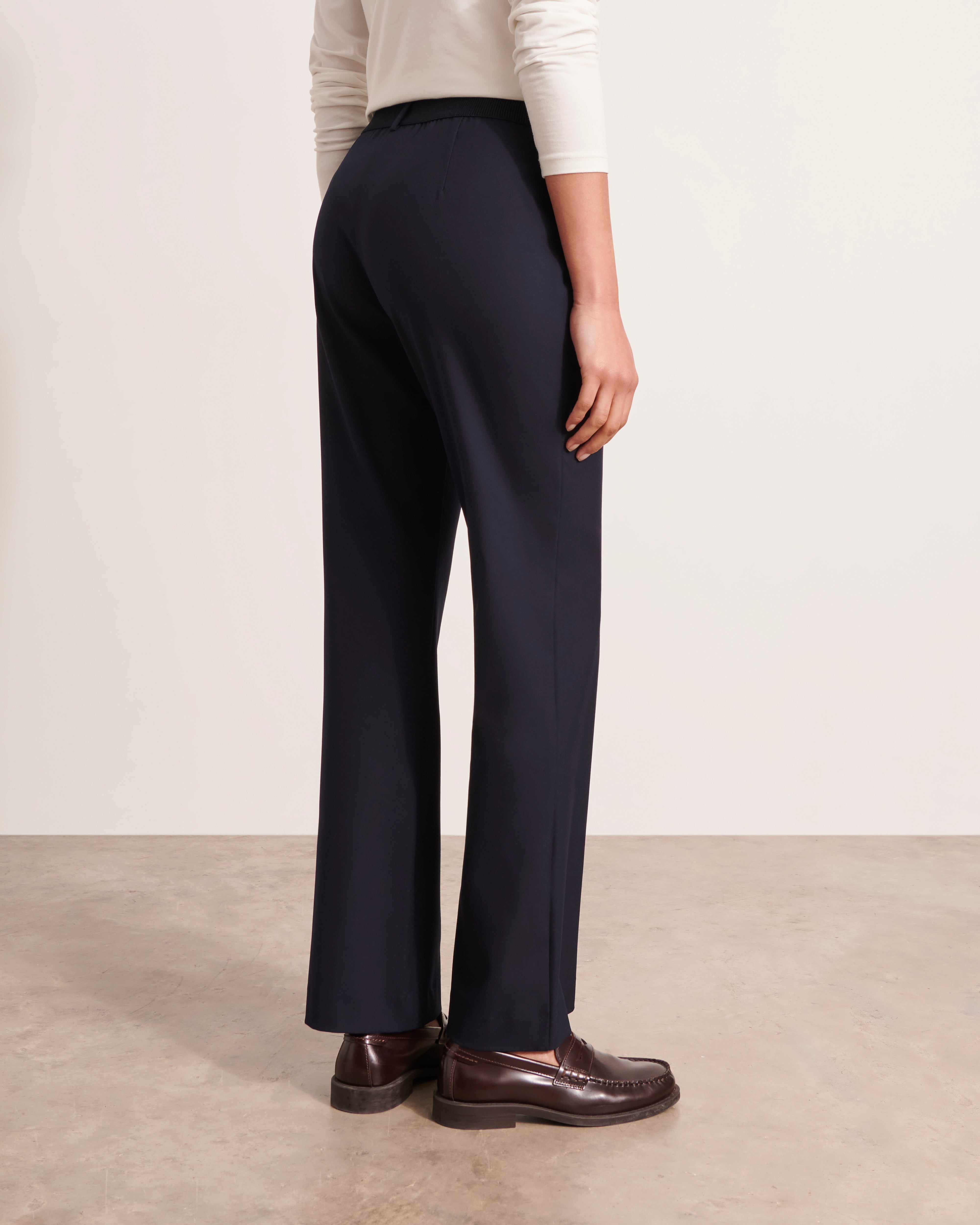 pantalon coupe flare bleu marine en tissu bistretch