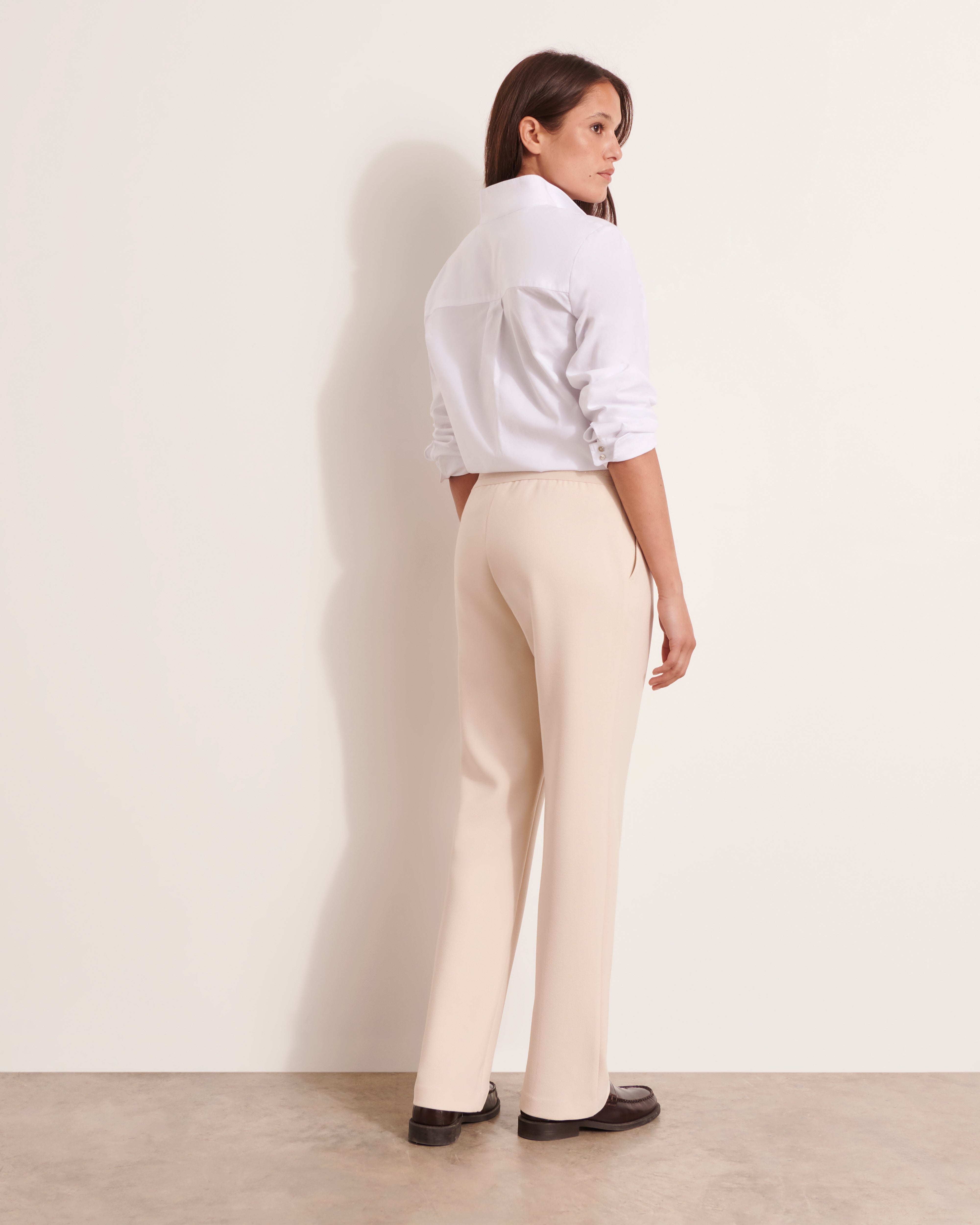 pantalon coupe droite beige en piqué stretch