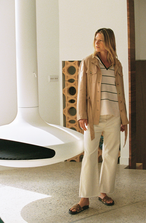 Veste printanière aux lignes délicates et l’élégance lumineuse des nouvelles silhouettes Devernois