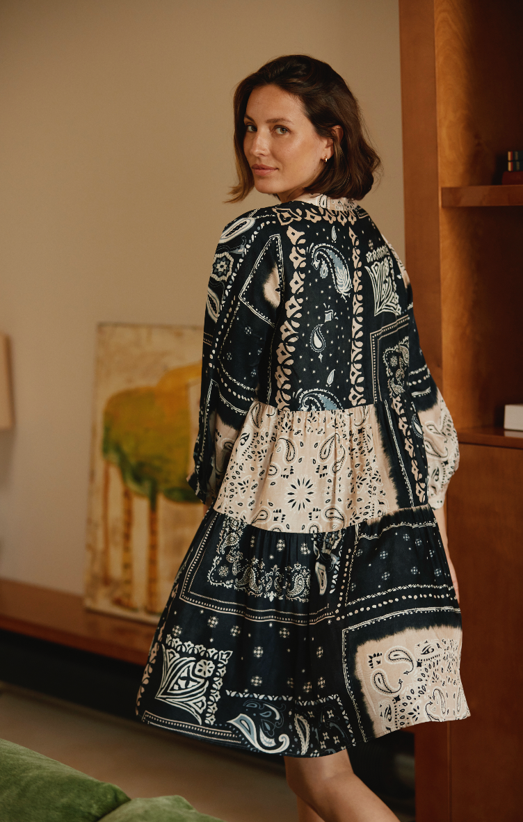 Découvrez la pré-collection Bandanas, elle met à l'honneur le noir pour l'été 