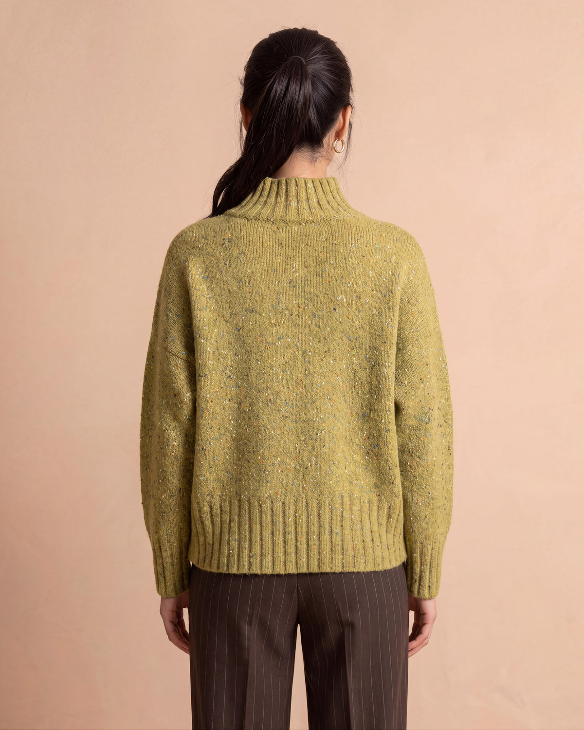 Pull jaune chiné en laine et alpaga col montant tricoté en France