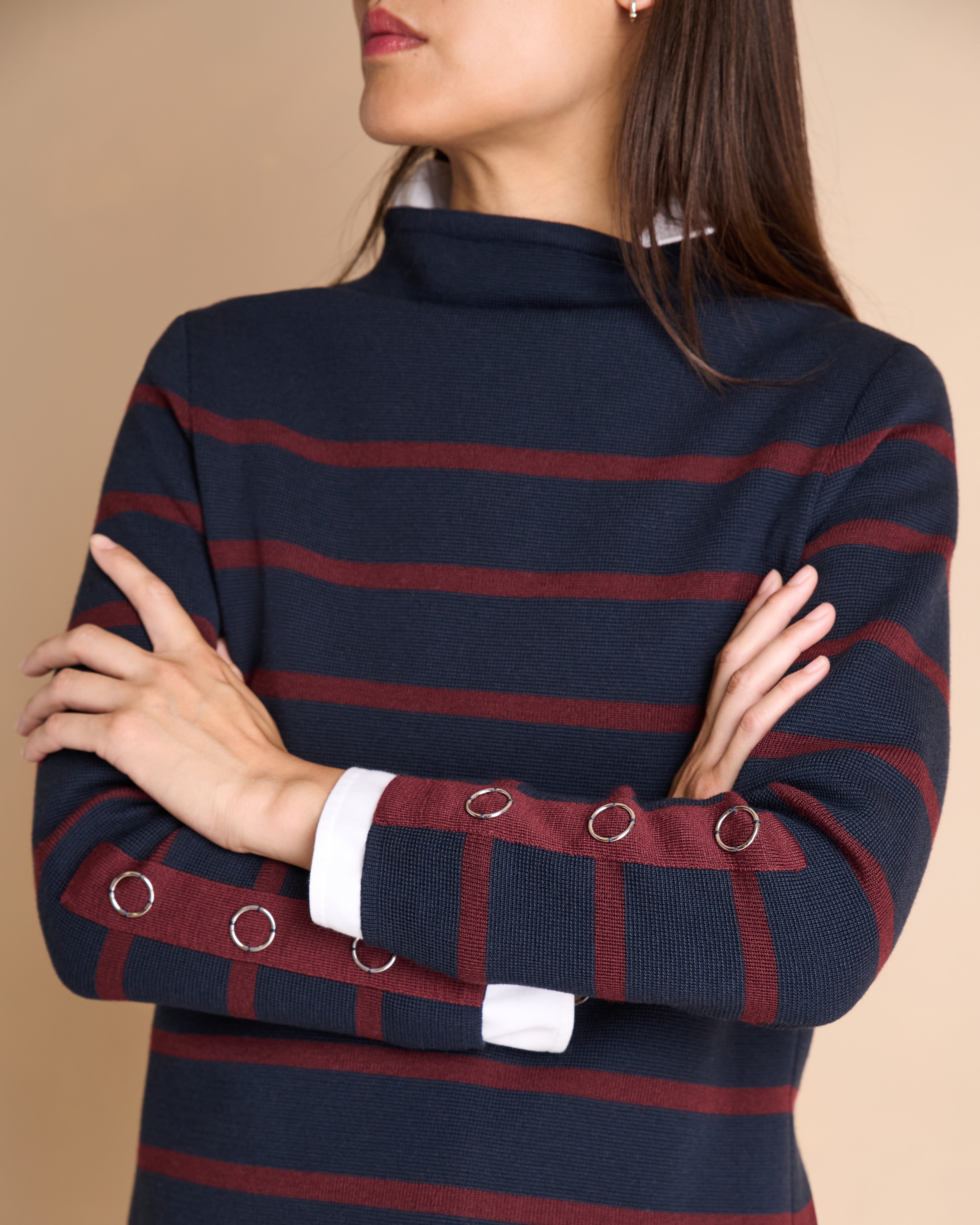 Pull bleu marine à rayures en laine mérinos col montant