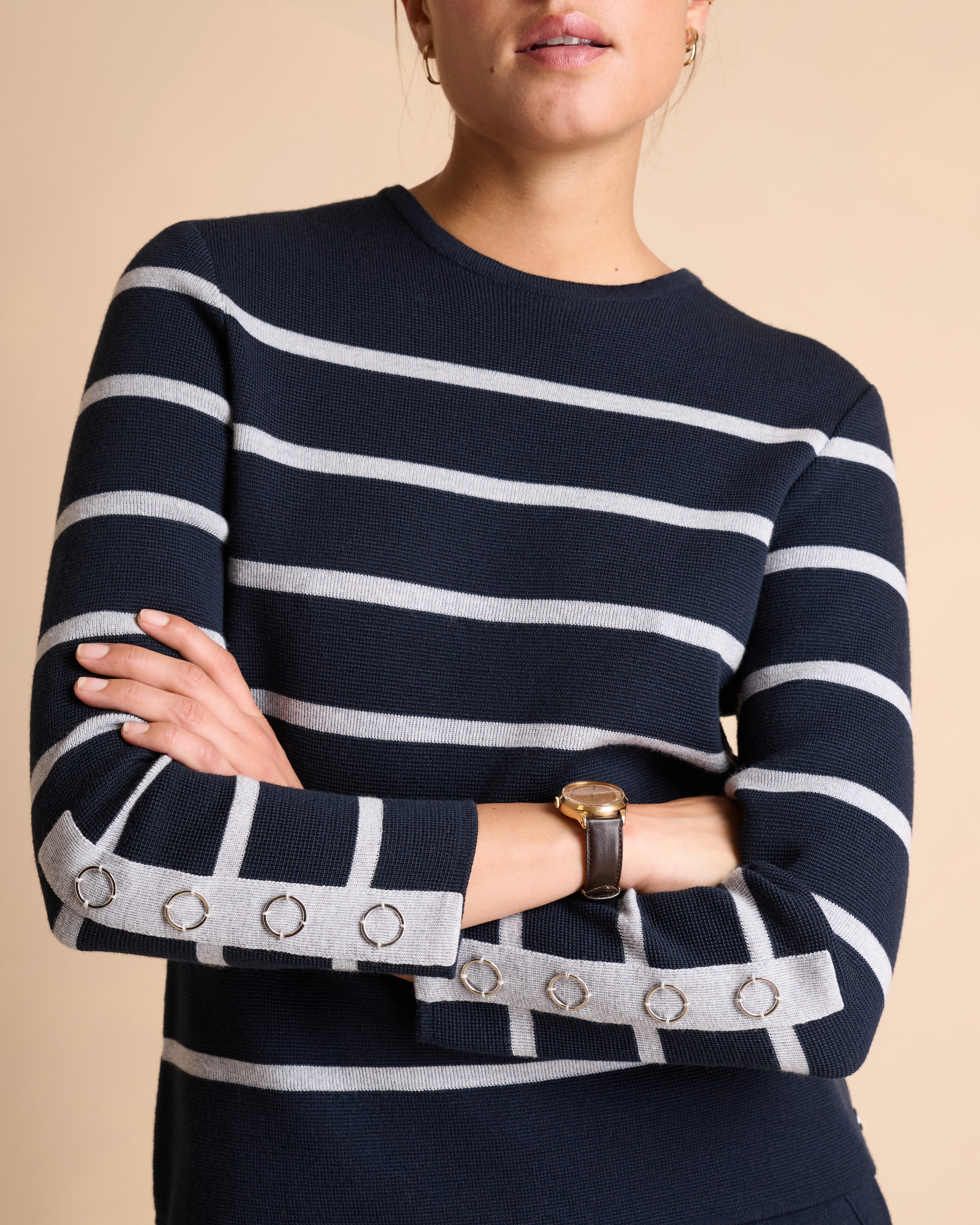 Pull bleu marine à rayures en laine mérinos col rond