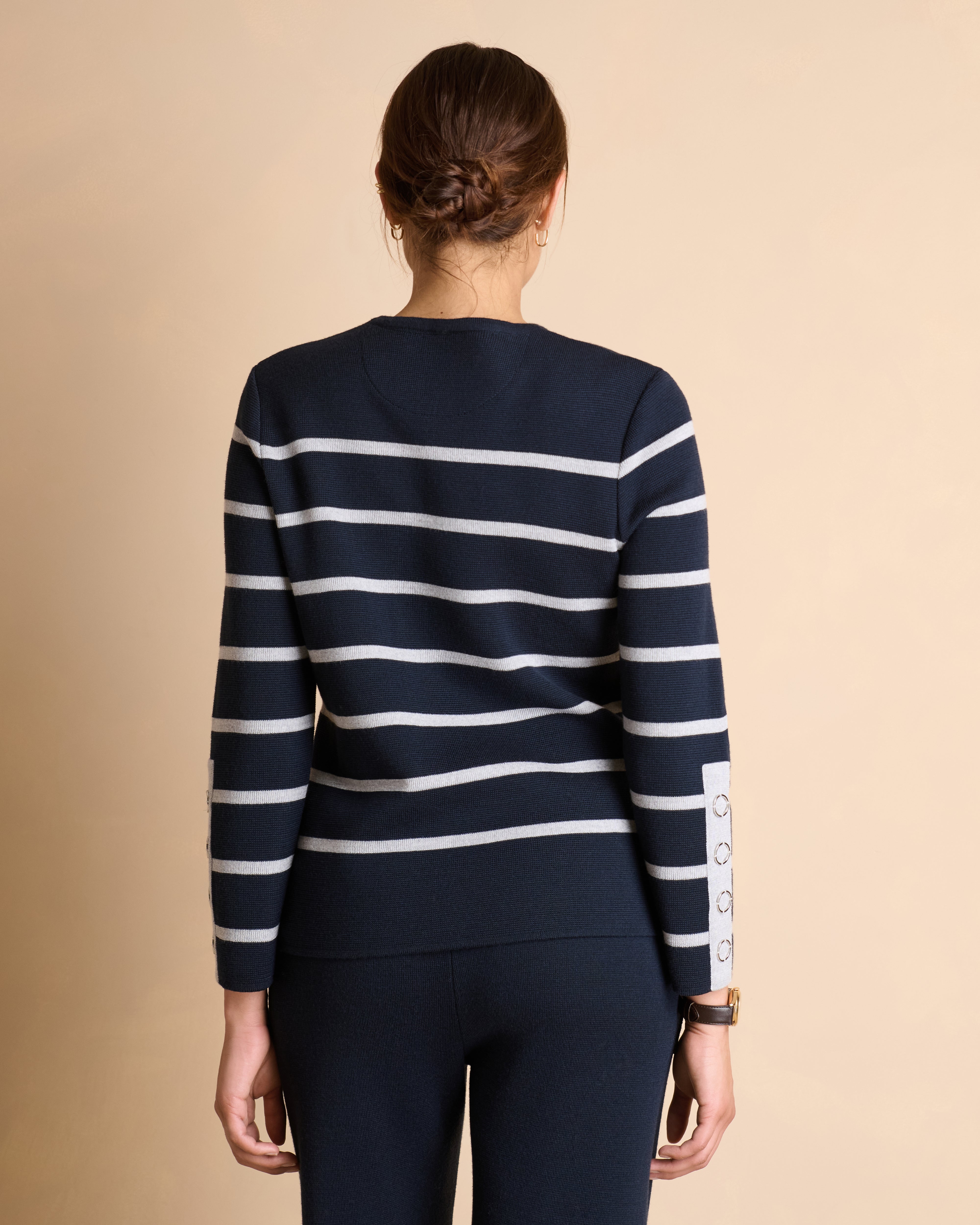 Pull bleu marine à rayures en laine mérinos col rond