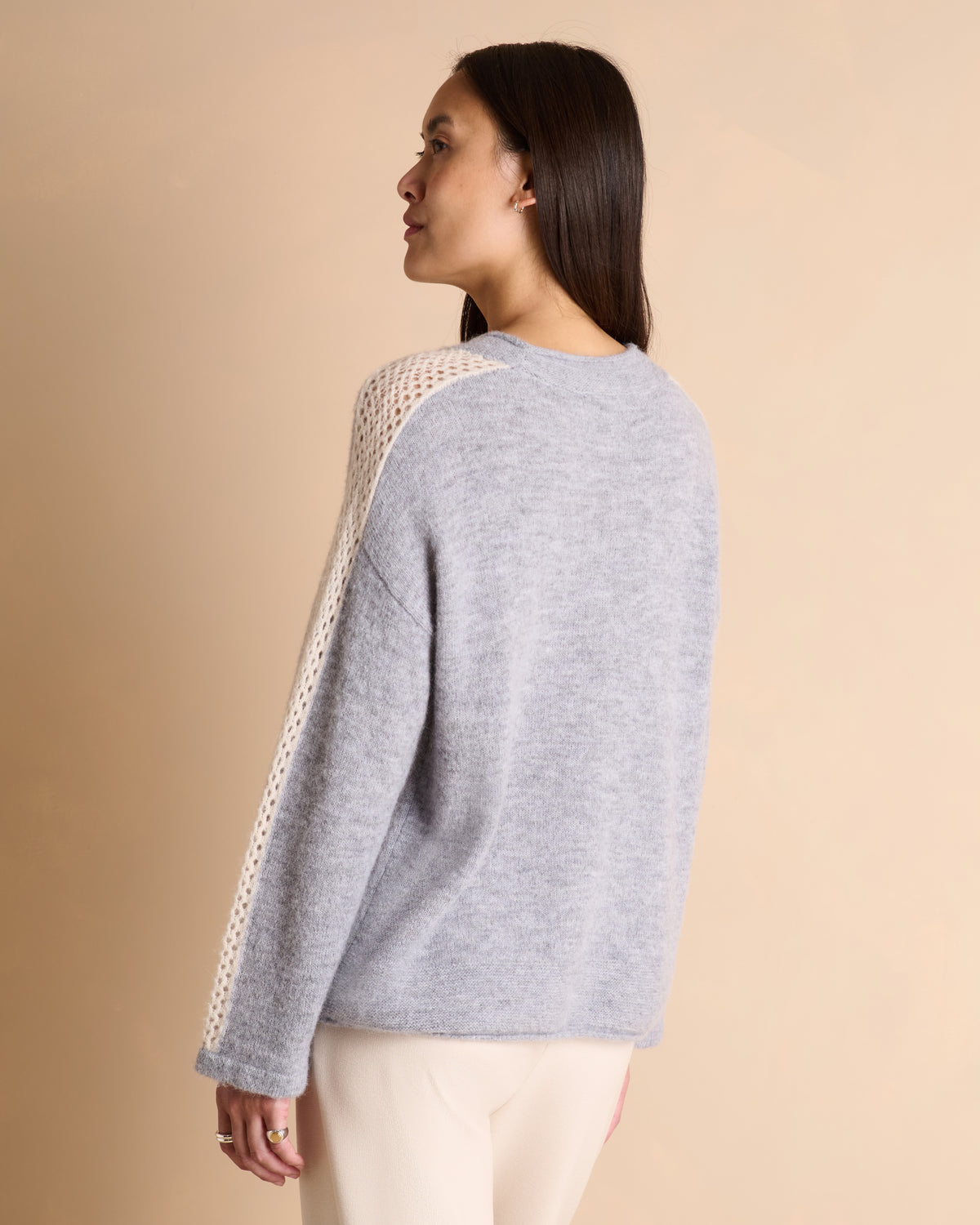 Pull gris empiècements dentelles encolure ronde ADELLE/14109/912