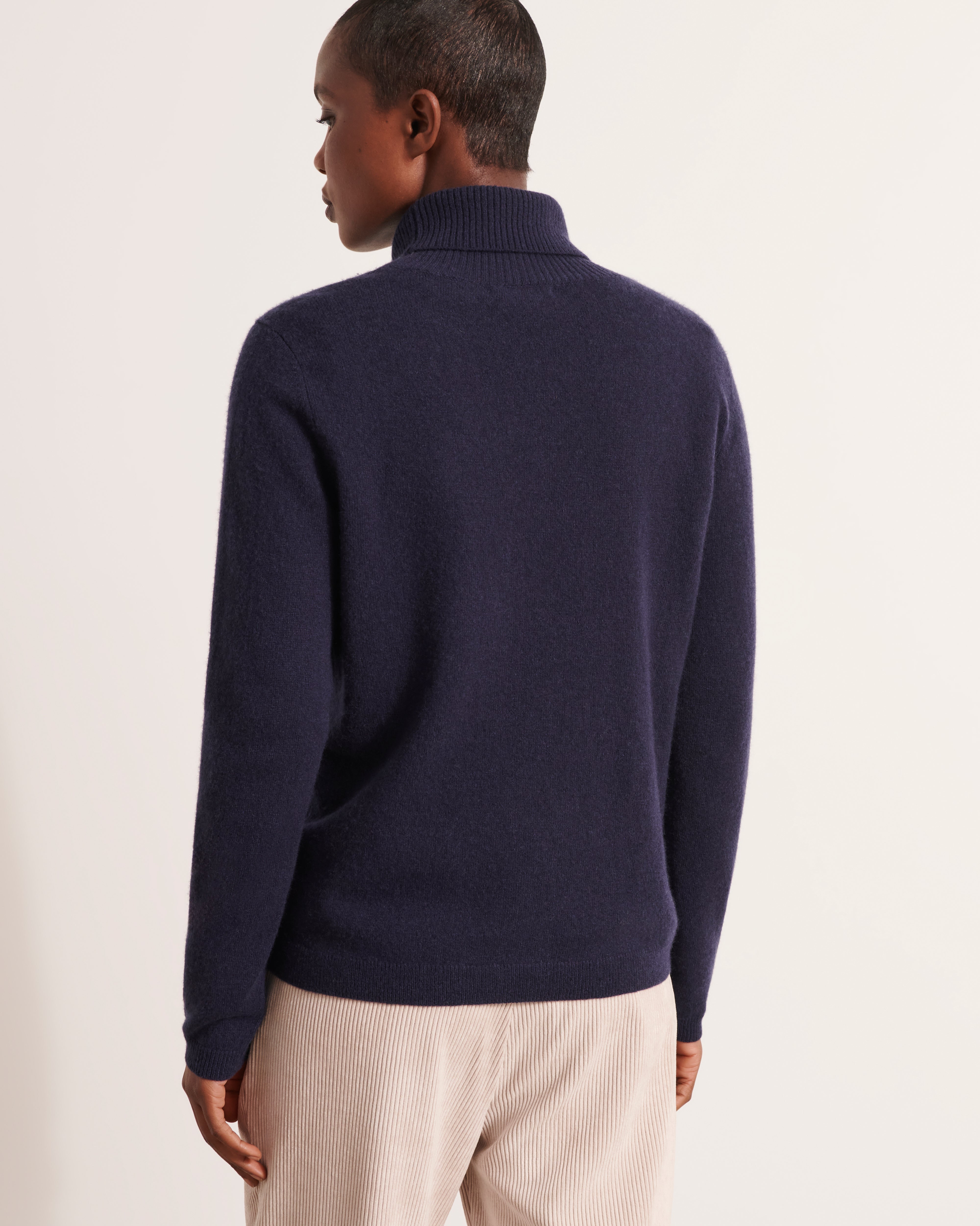 pull col roulé en cachemire marine