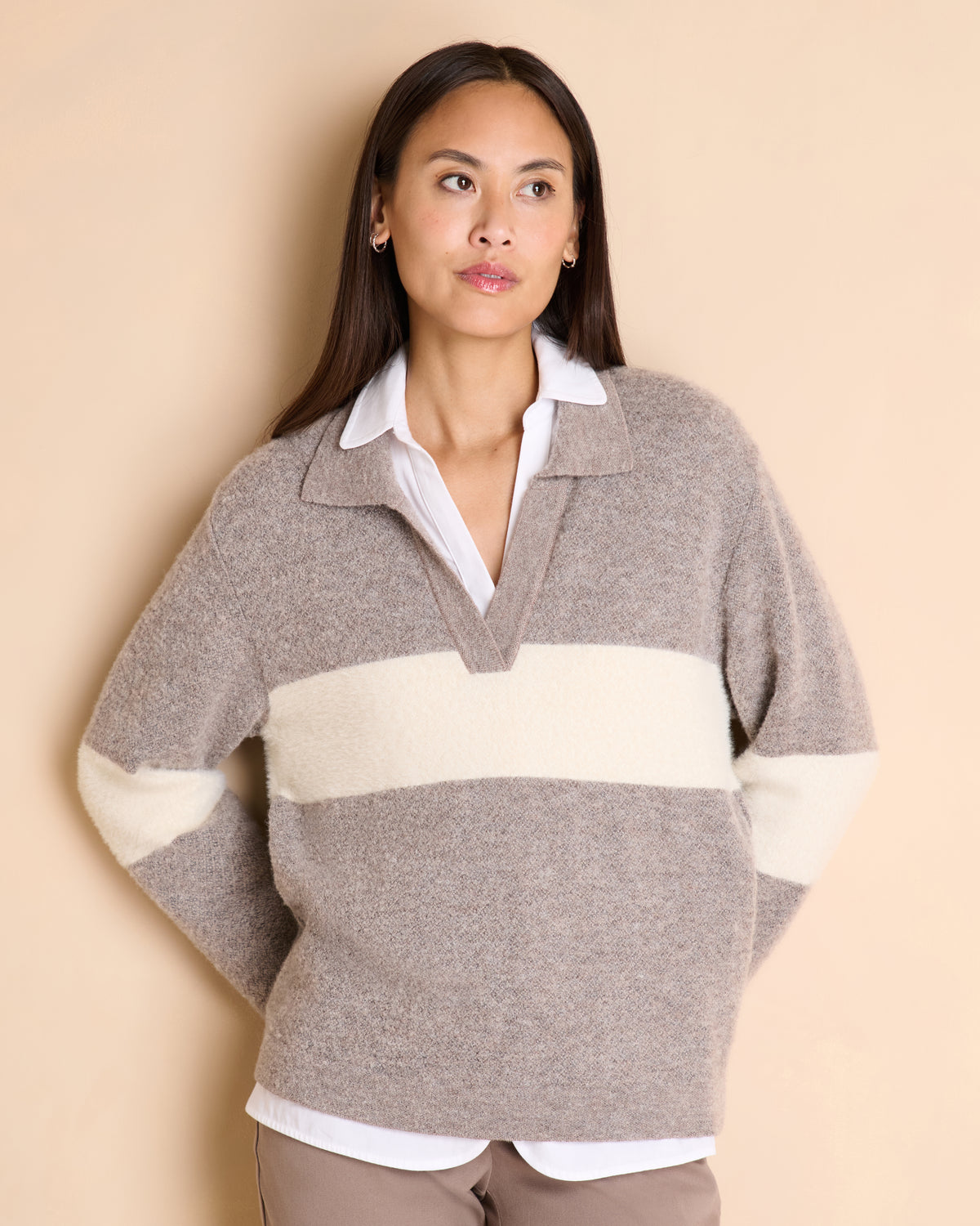 Pull beige bicolore encolure V en laine ALMA/14005/781