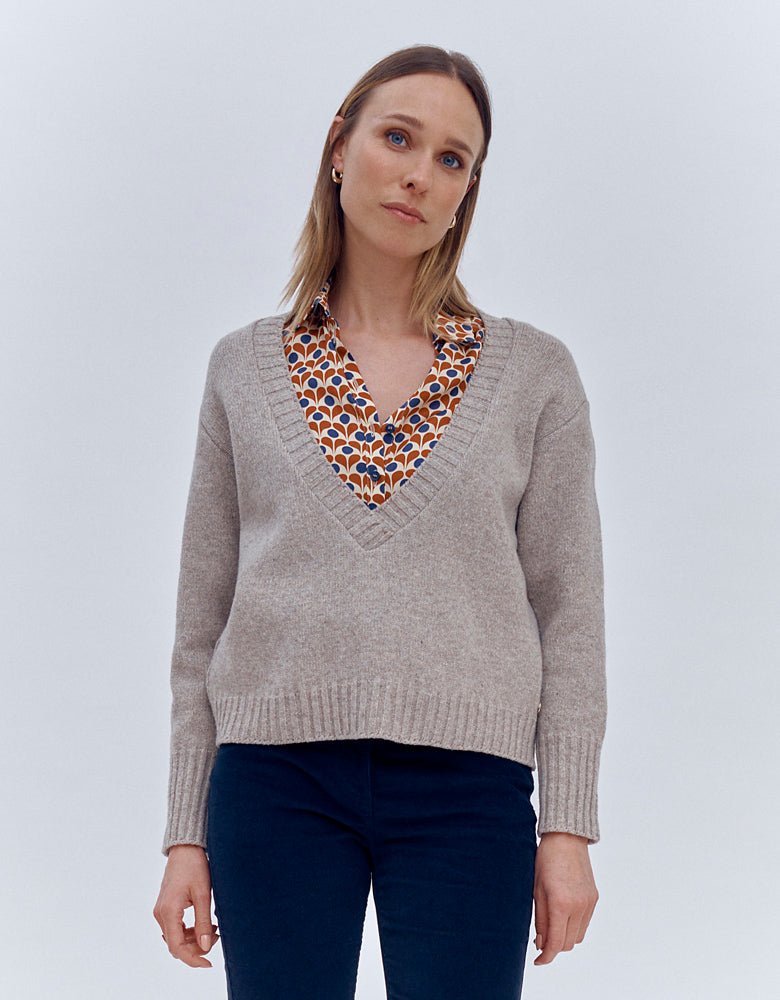 Knit sweater with deep V-neck ALMA/86144/008