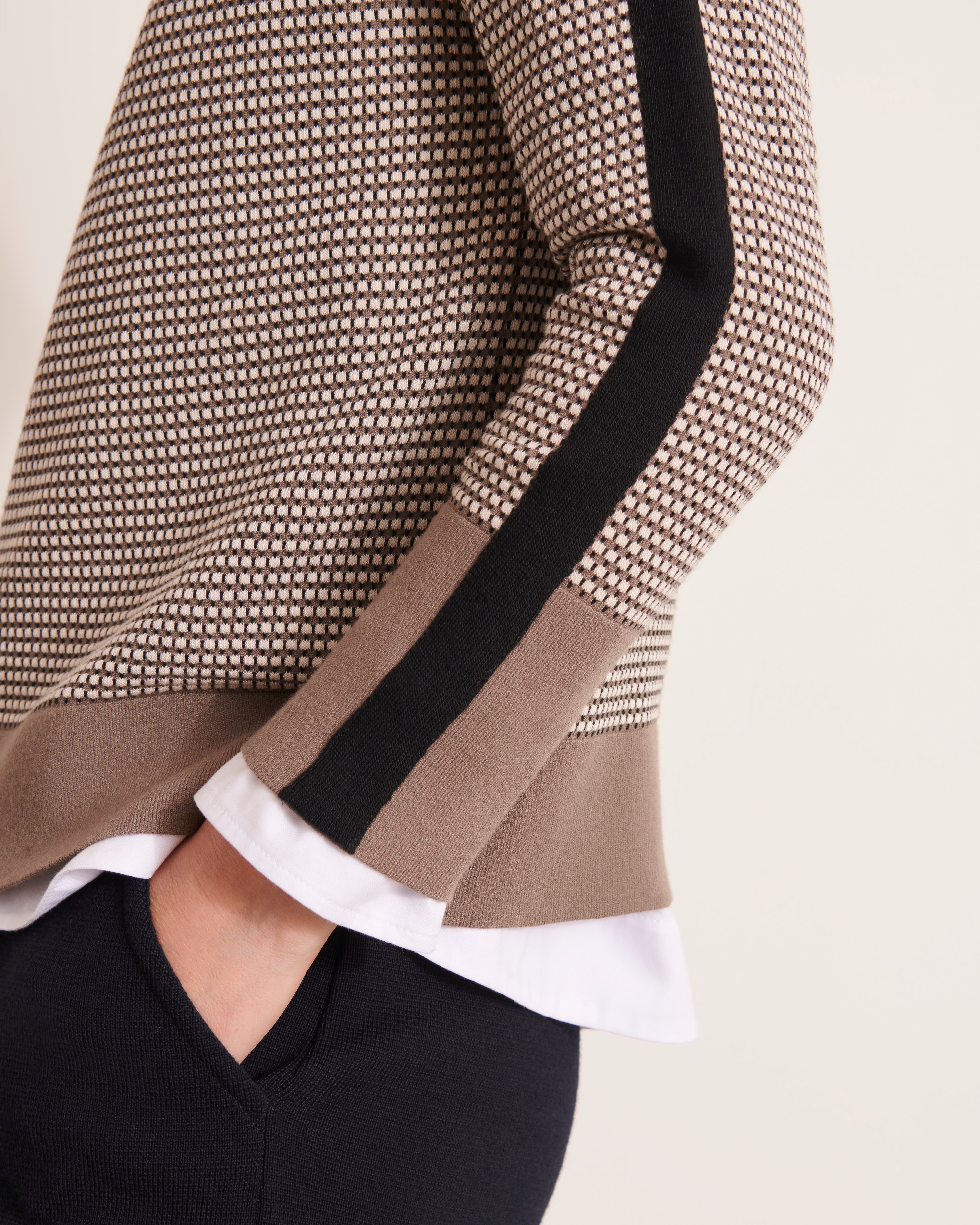 pull en maille jacquard stretch beige et noir