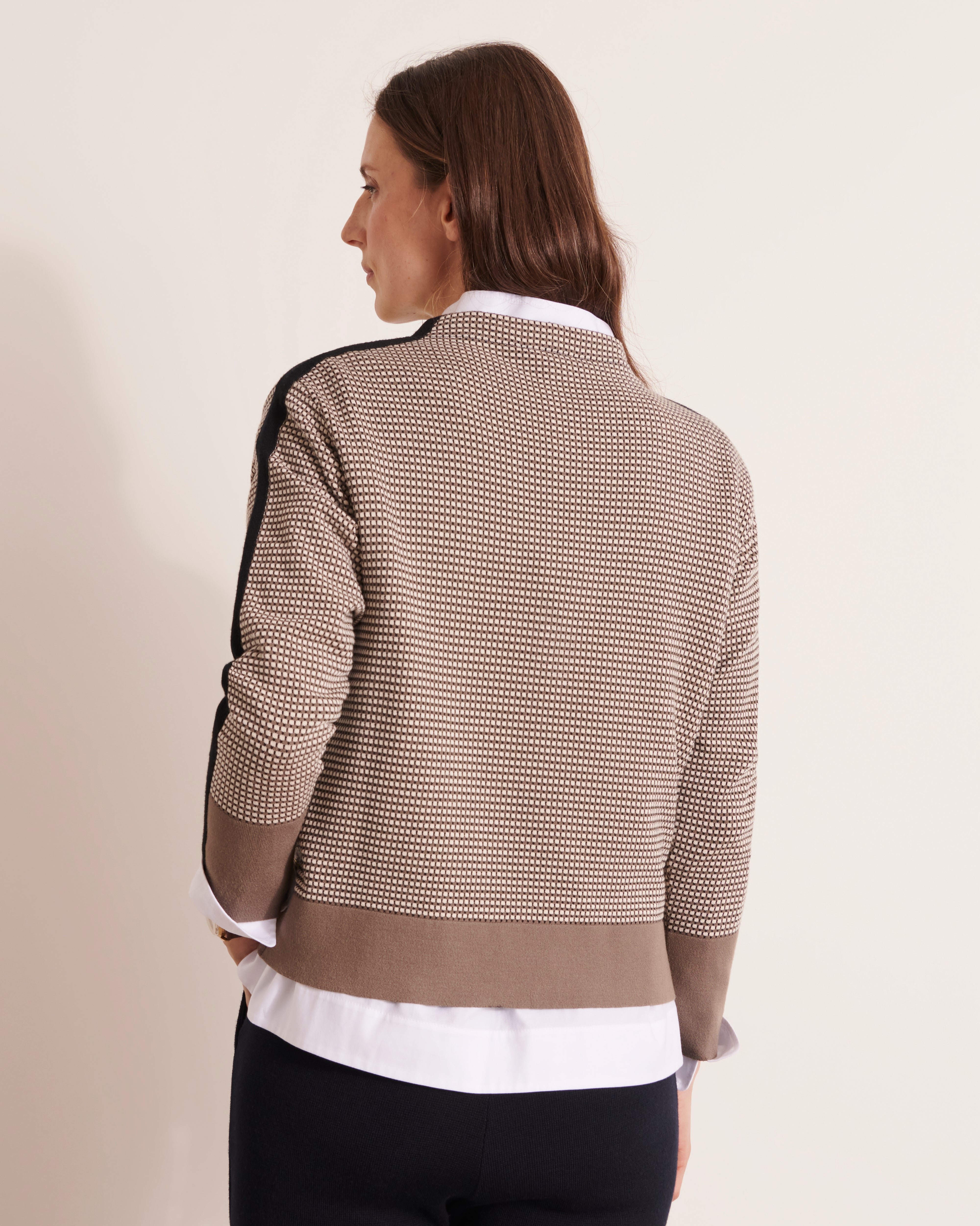 pull en maille jacquard stretch beige et noir