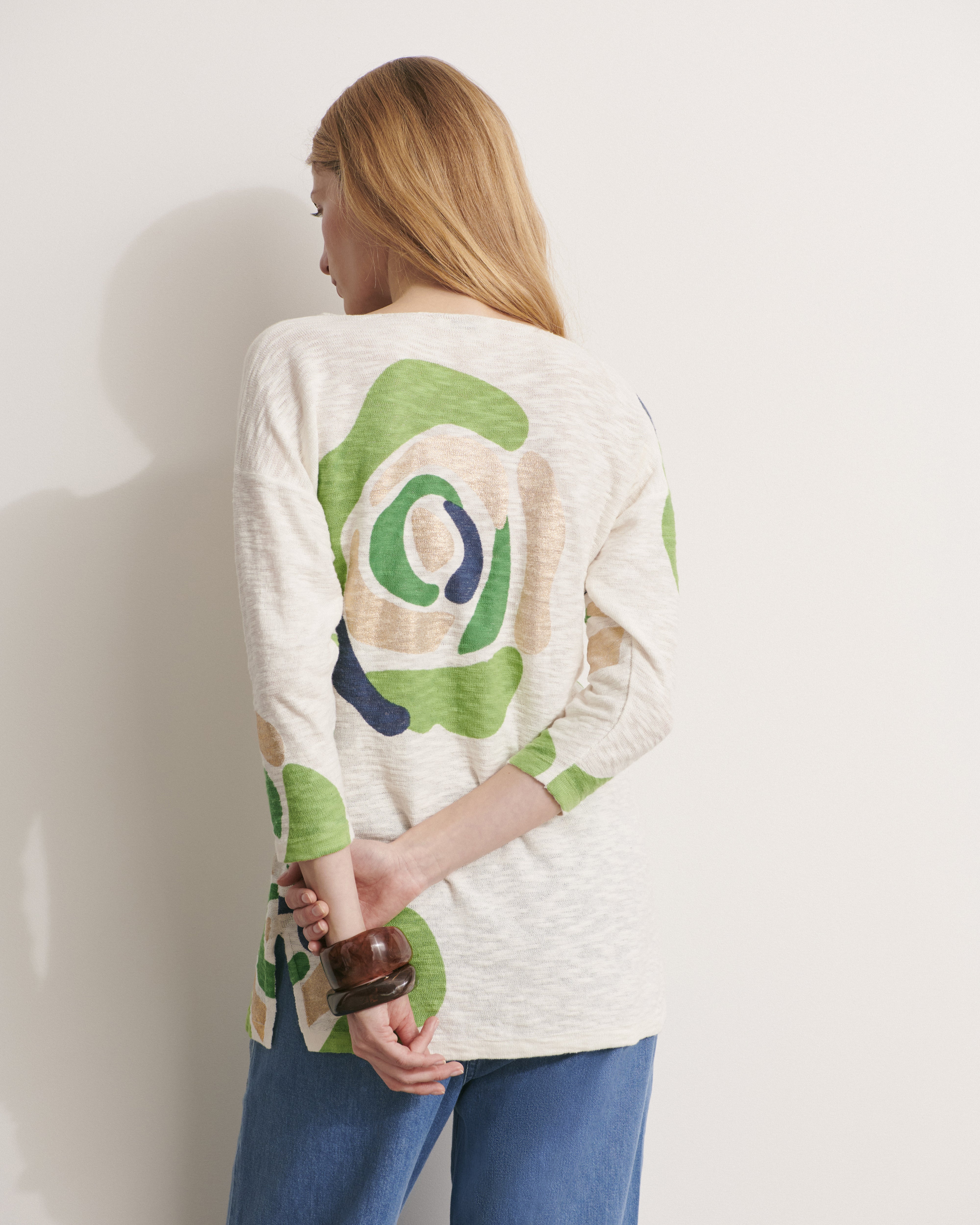 pull en maille coton lin motif fleuri vert et bleu
