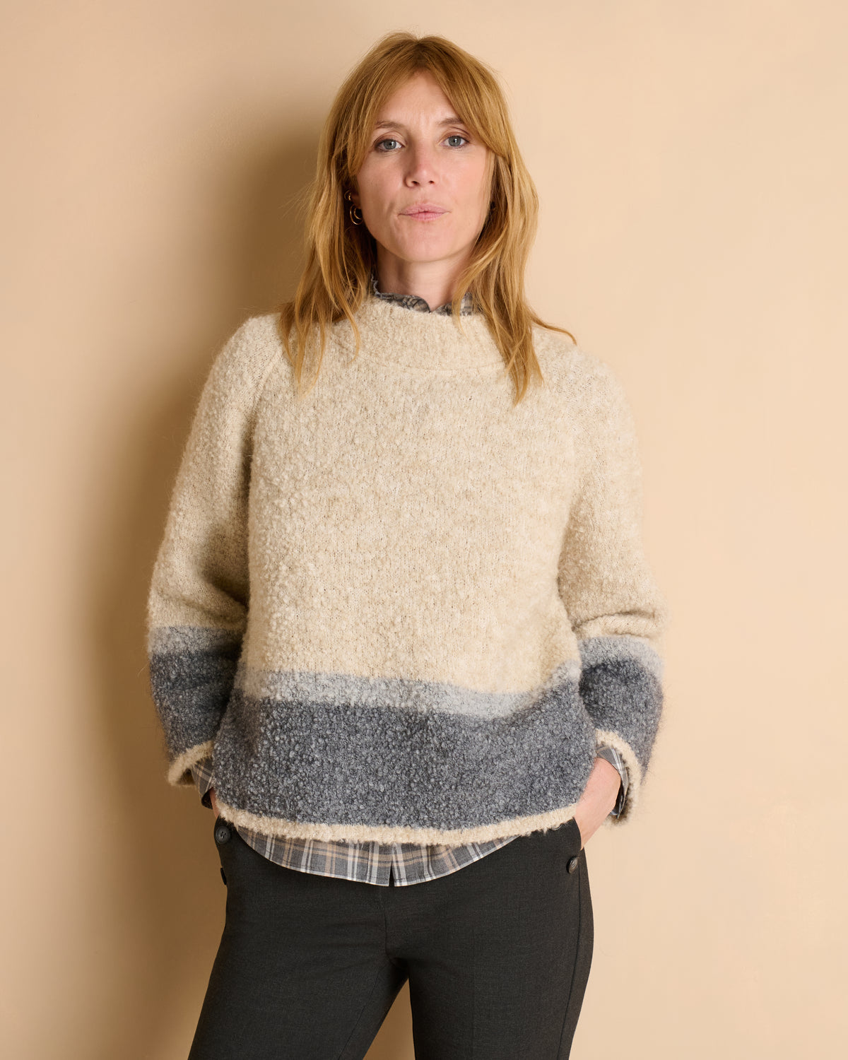 Pull blanc cassé et gris oversize col montant tricoté en France