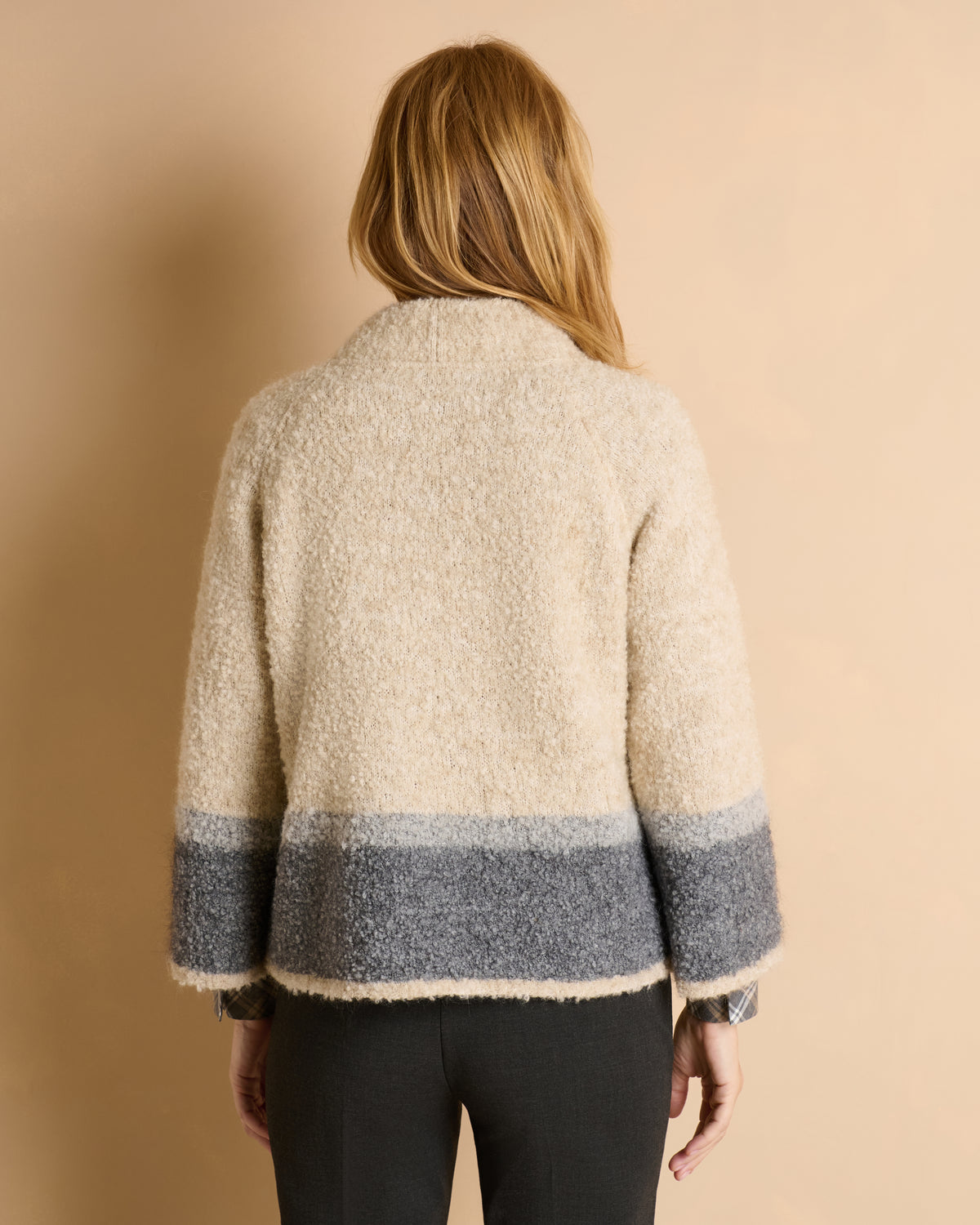 Pull blanc cassé et gris oversize col montant tricoté en France