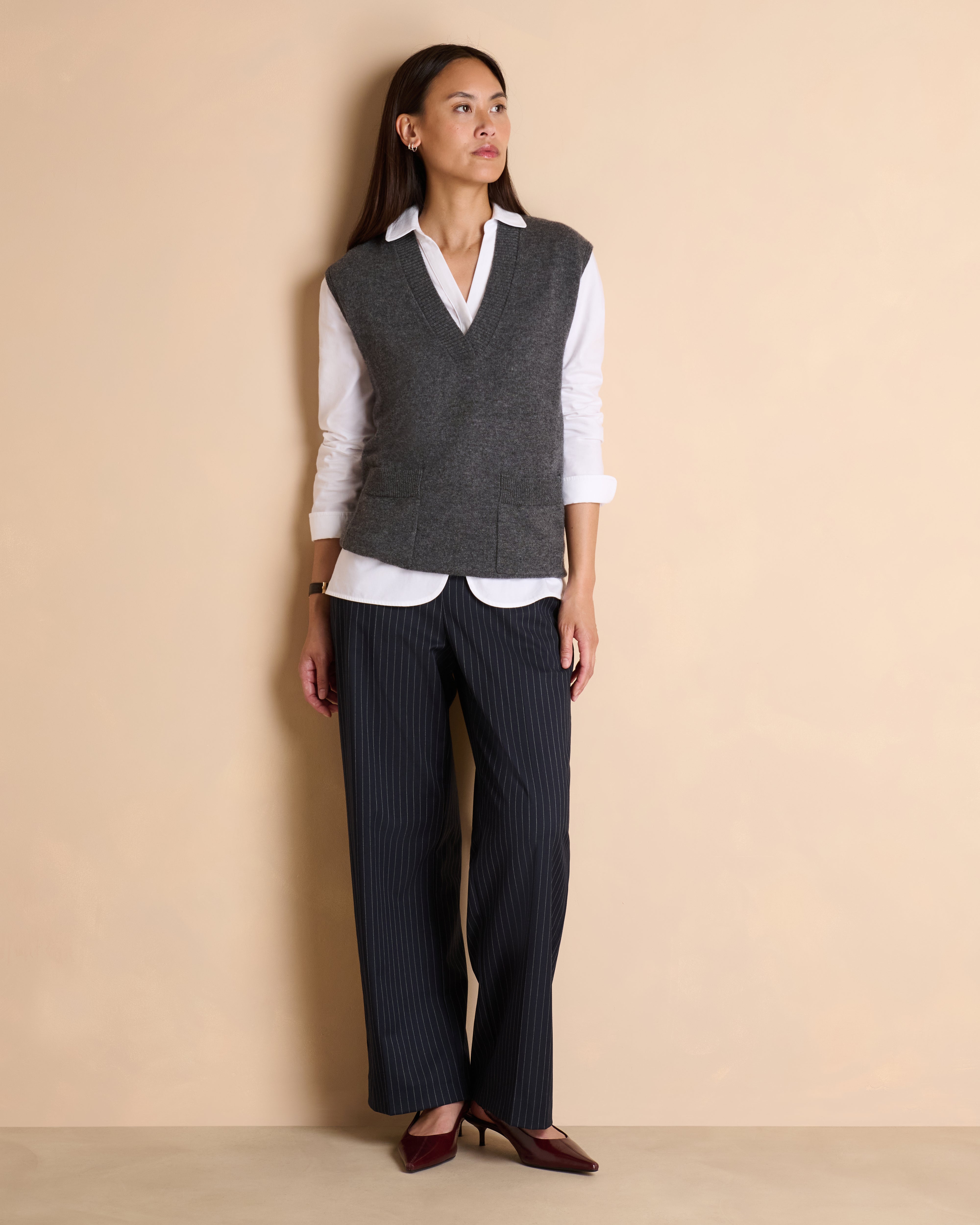 Pull gris sans manches encolure V dos brodé ANGELLE/14129/441