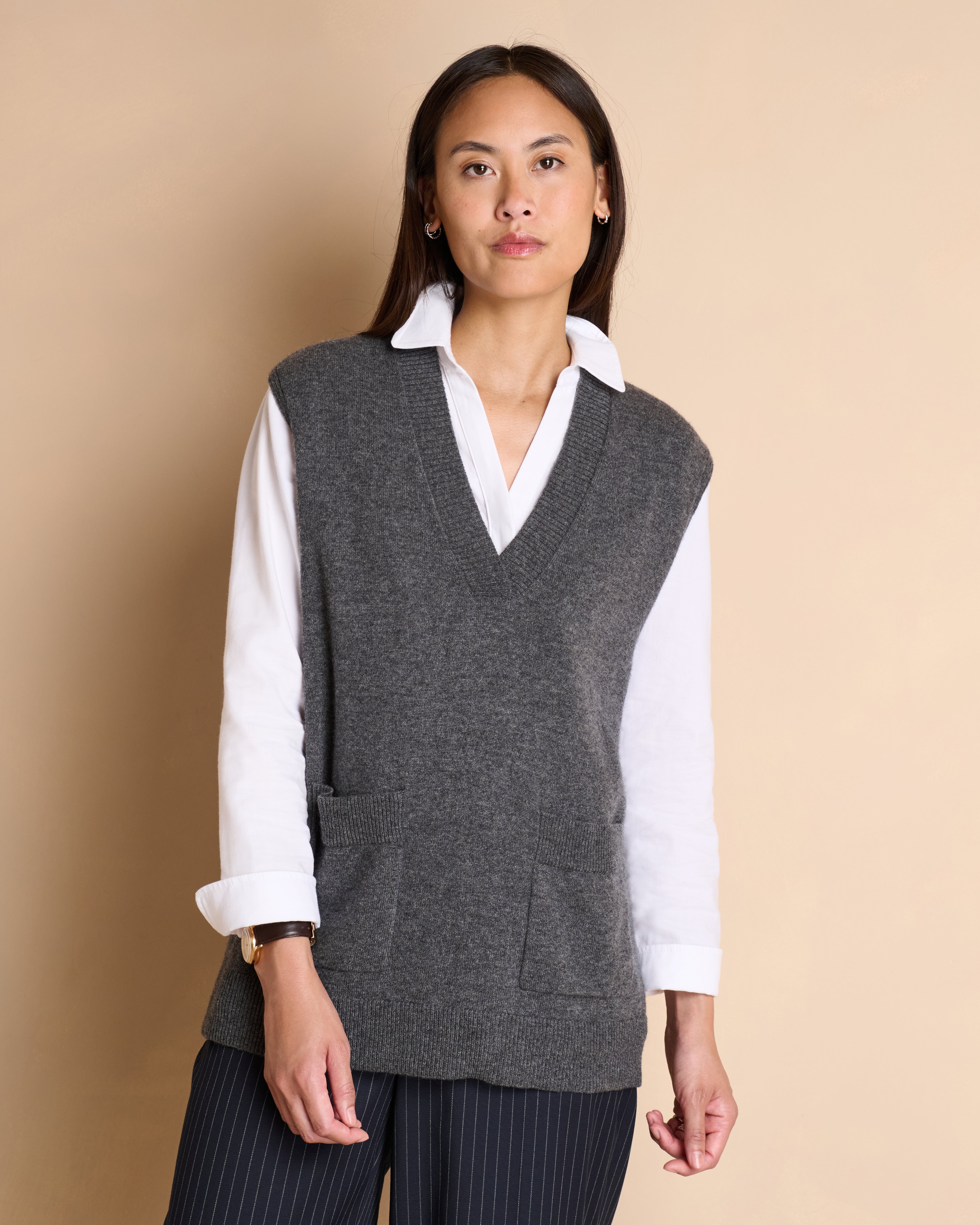 Pull gris sans manches encolure V dos brodé ANGELLE/14129/441