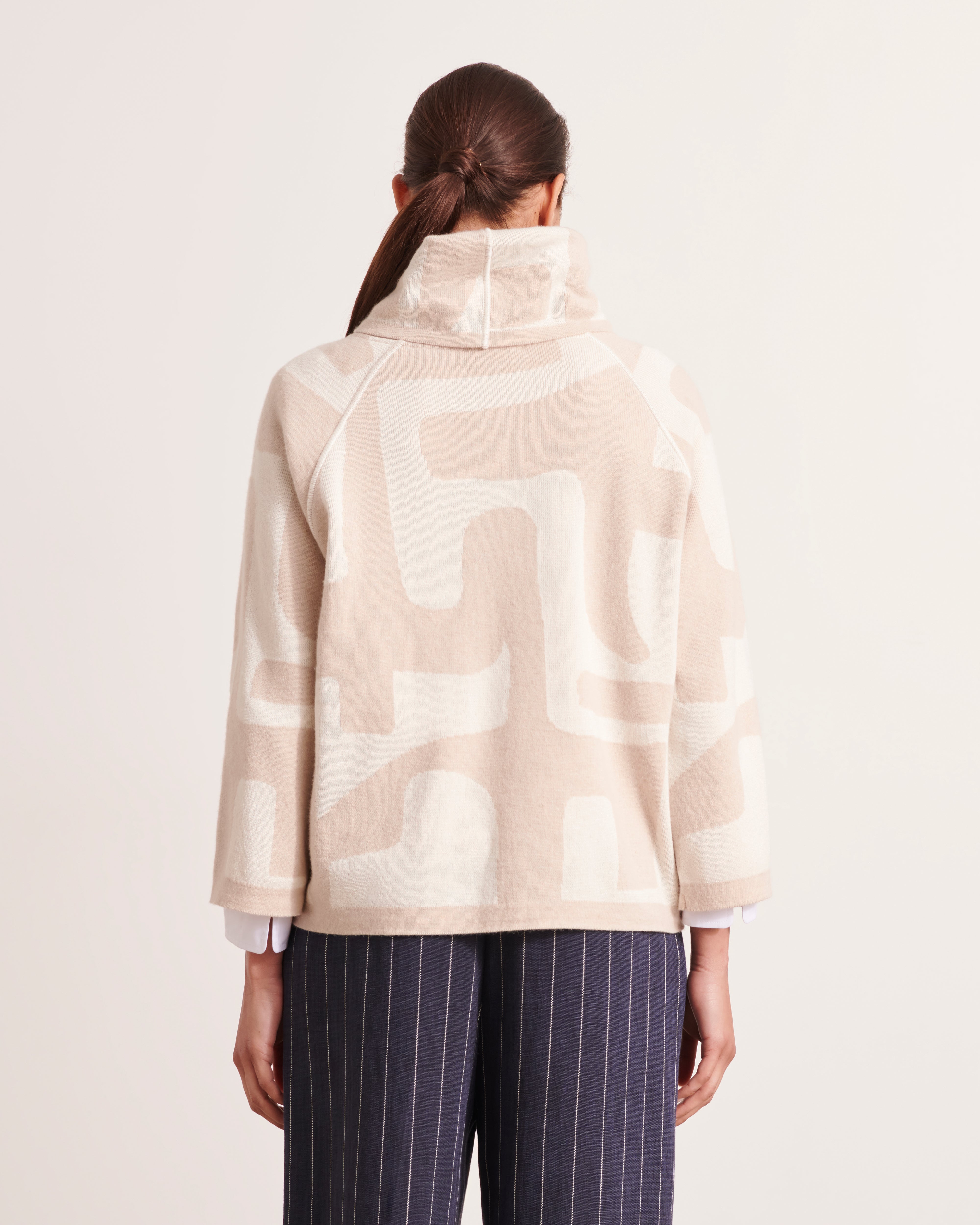 Pull en maille jacquard en laine mérinos et cachemire motif géométrique beige