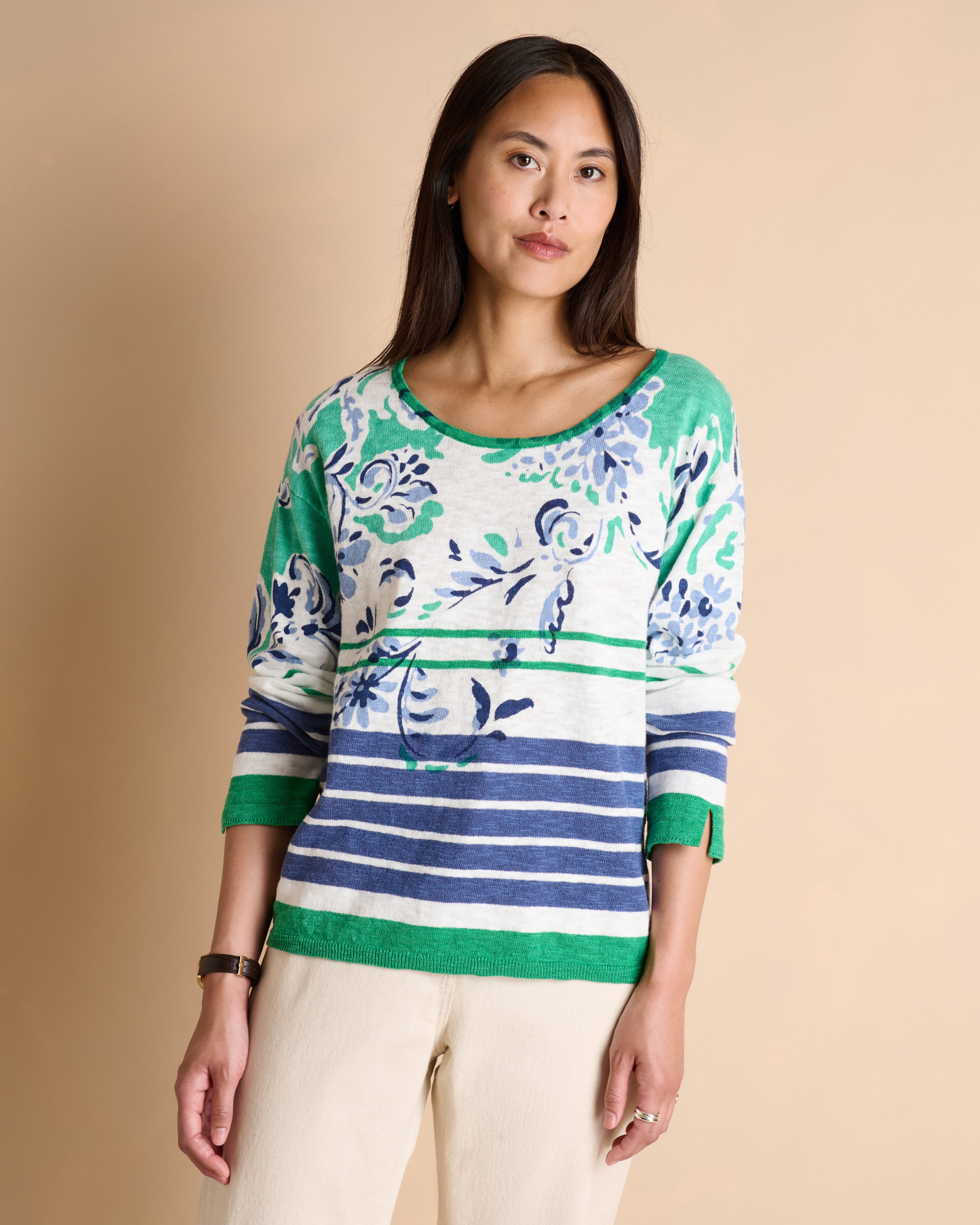 Pull bleu et vert rayé à motif fleuri en coton et lin