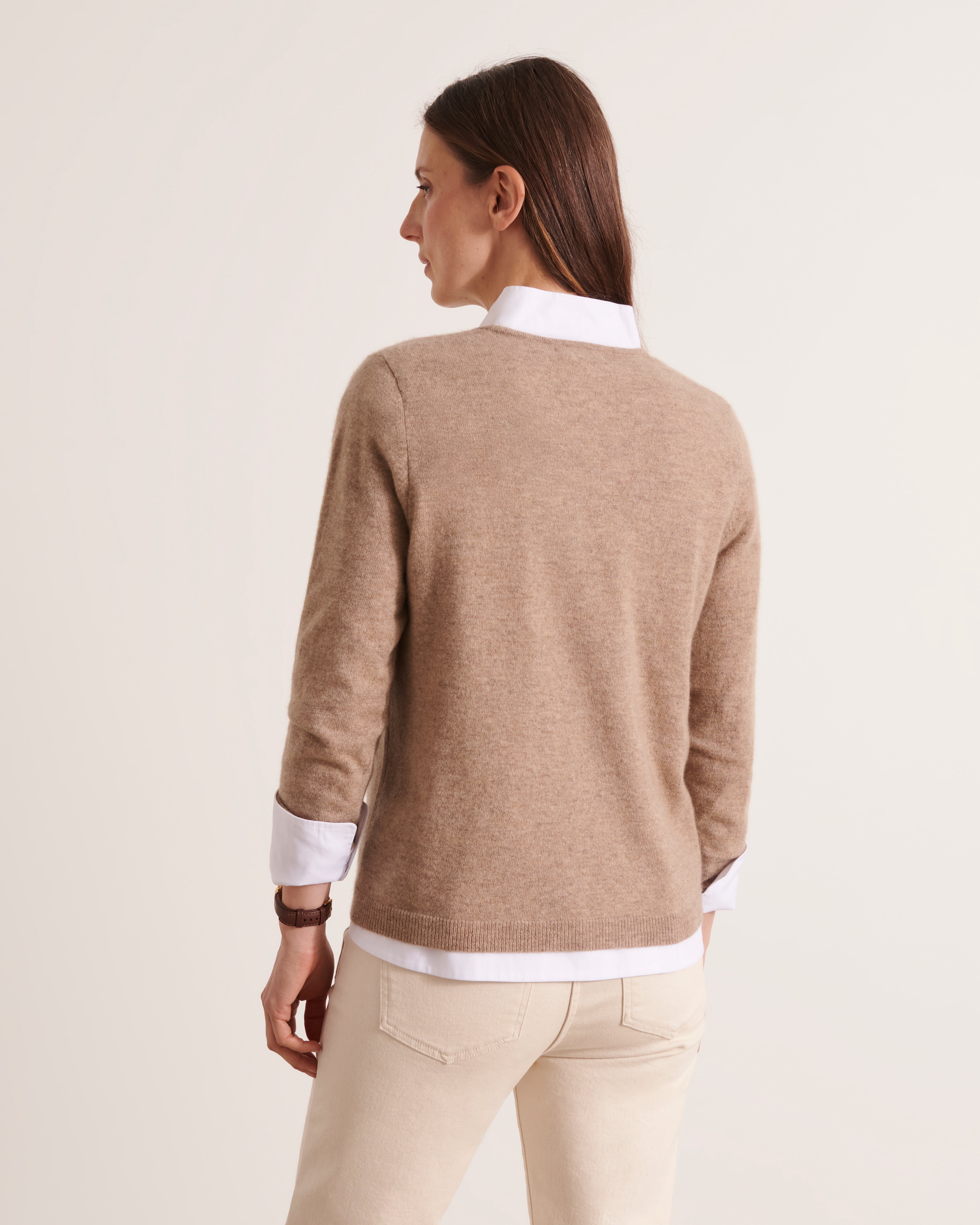 pull en cachemire col V détail torsade beige foncé