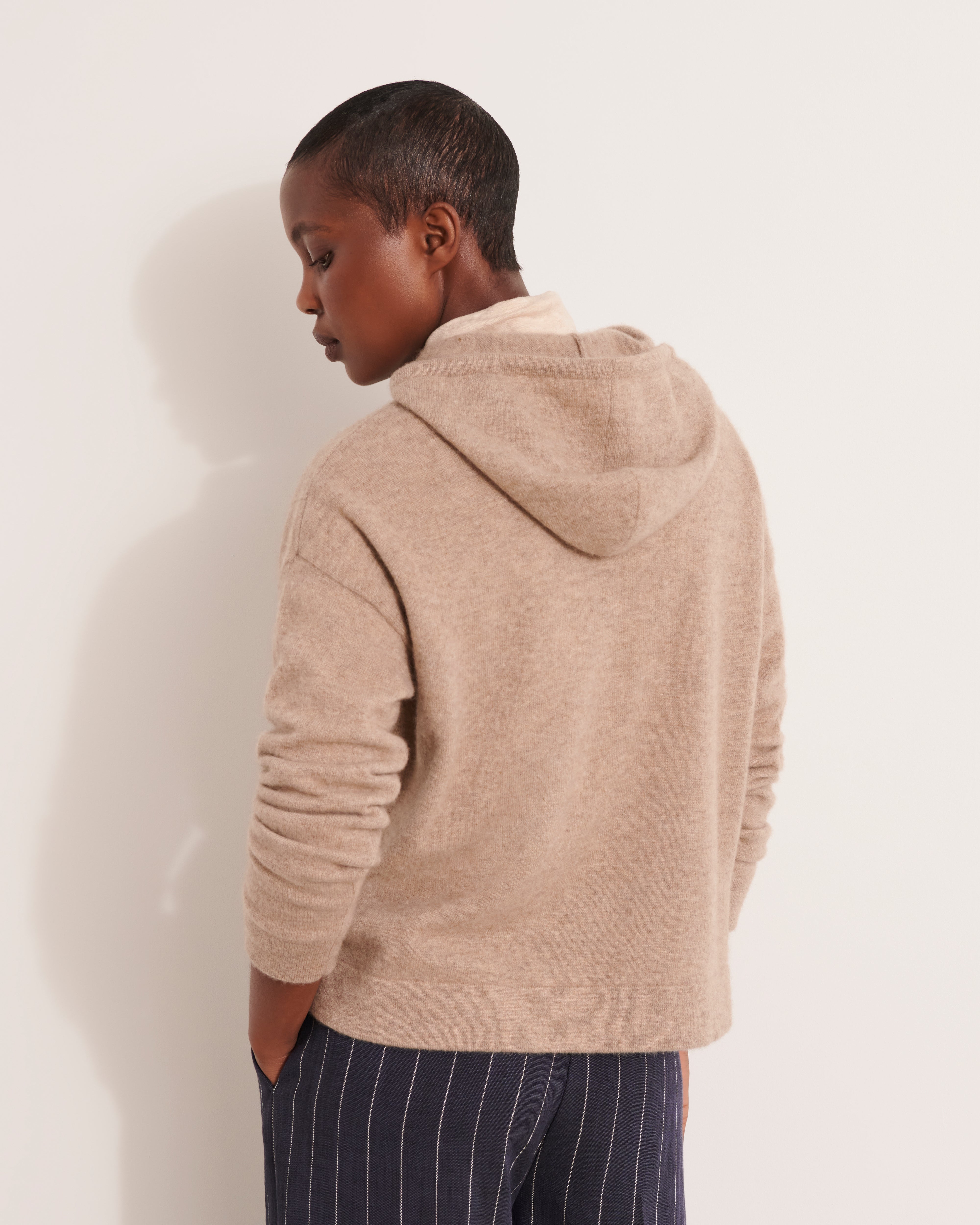 pull sweat en cachemire beige foncé