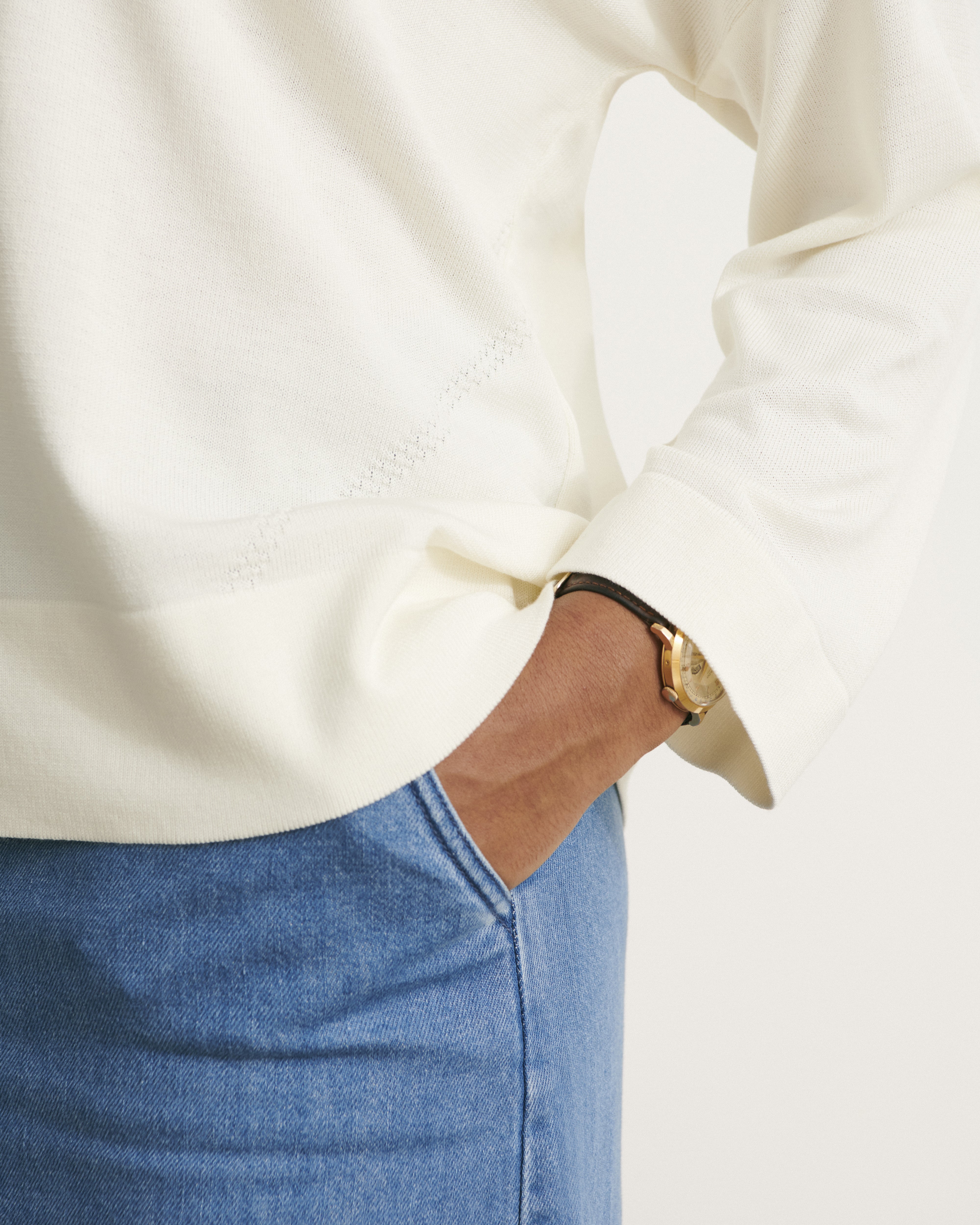 pull en maille blanc encolure V