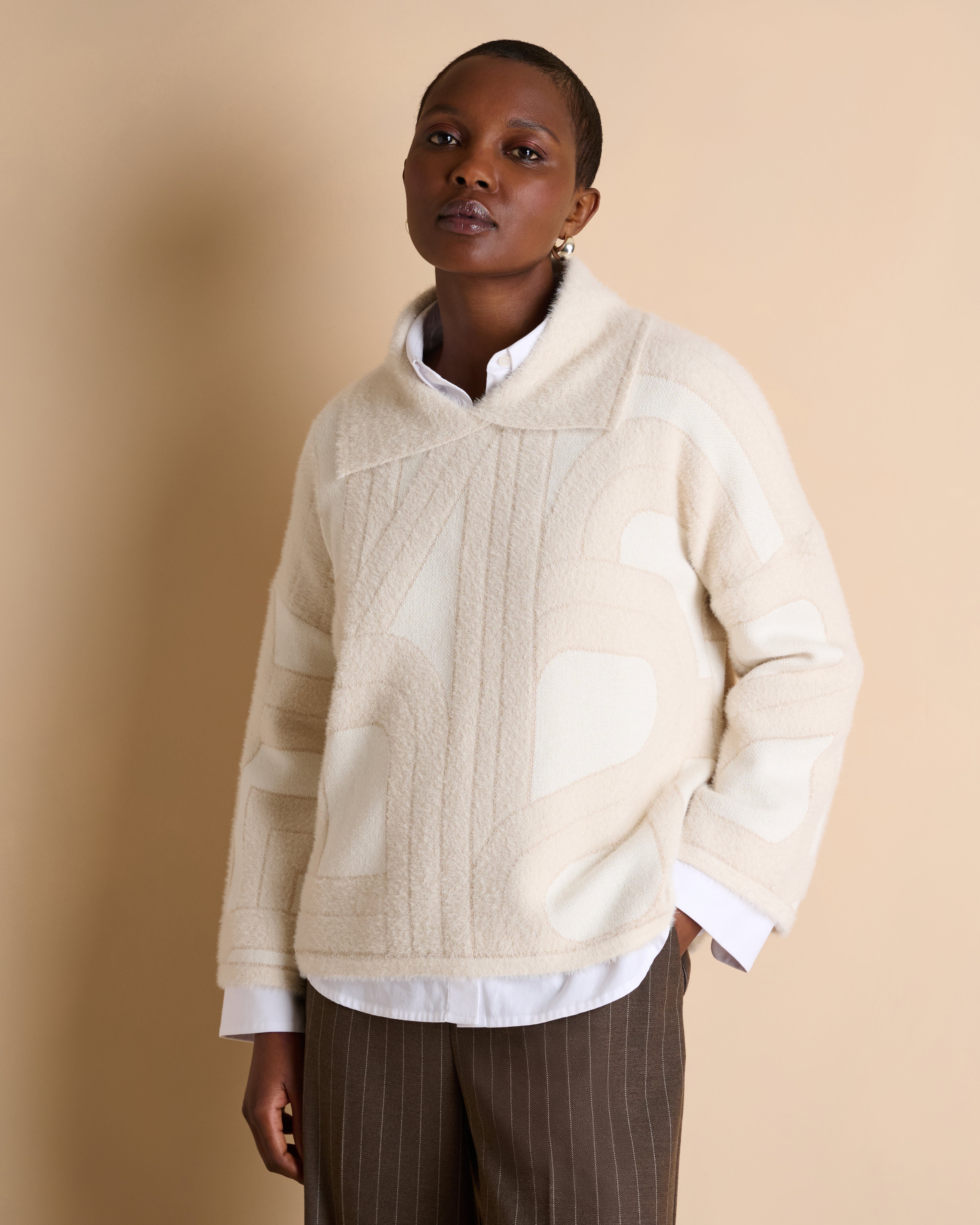 Pull beige oversize avec col croisé