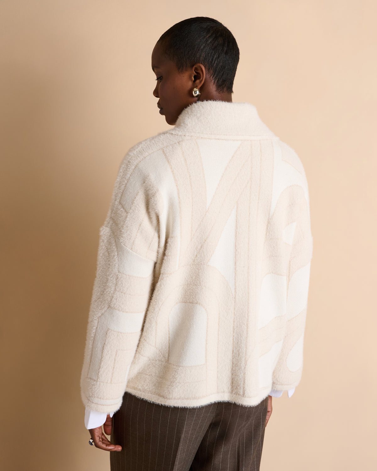 Pull beige oversize avec col croisé