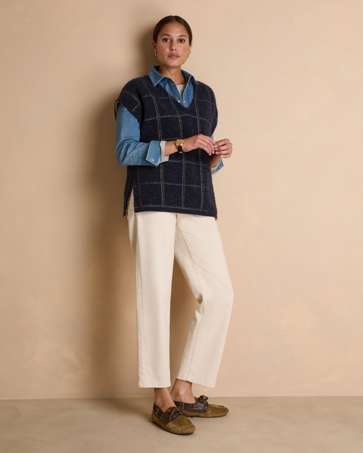 Pull bleu marine à carreaux sans manches en laine