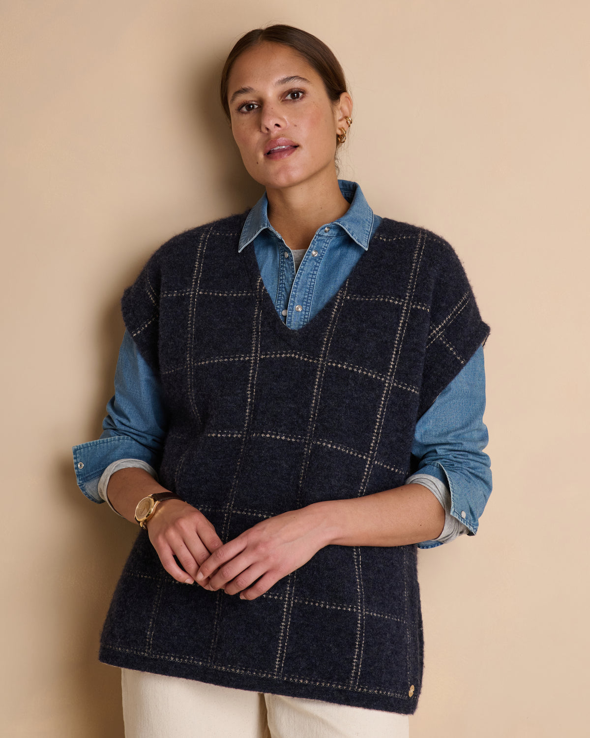 Pull bleu marine à carreaux sans manches en laine