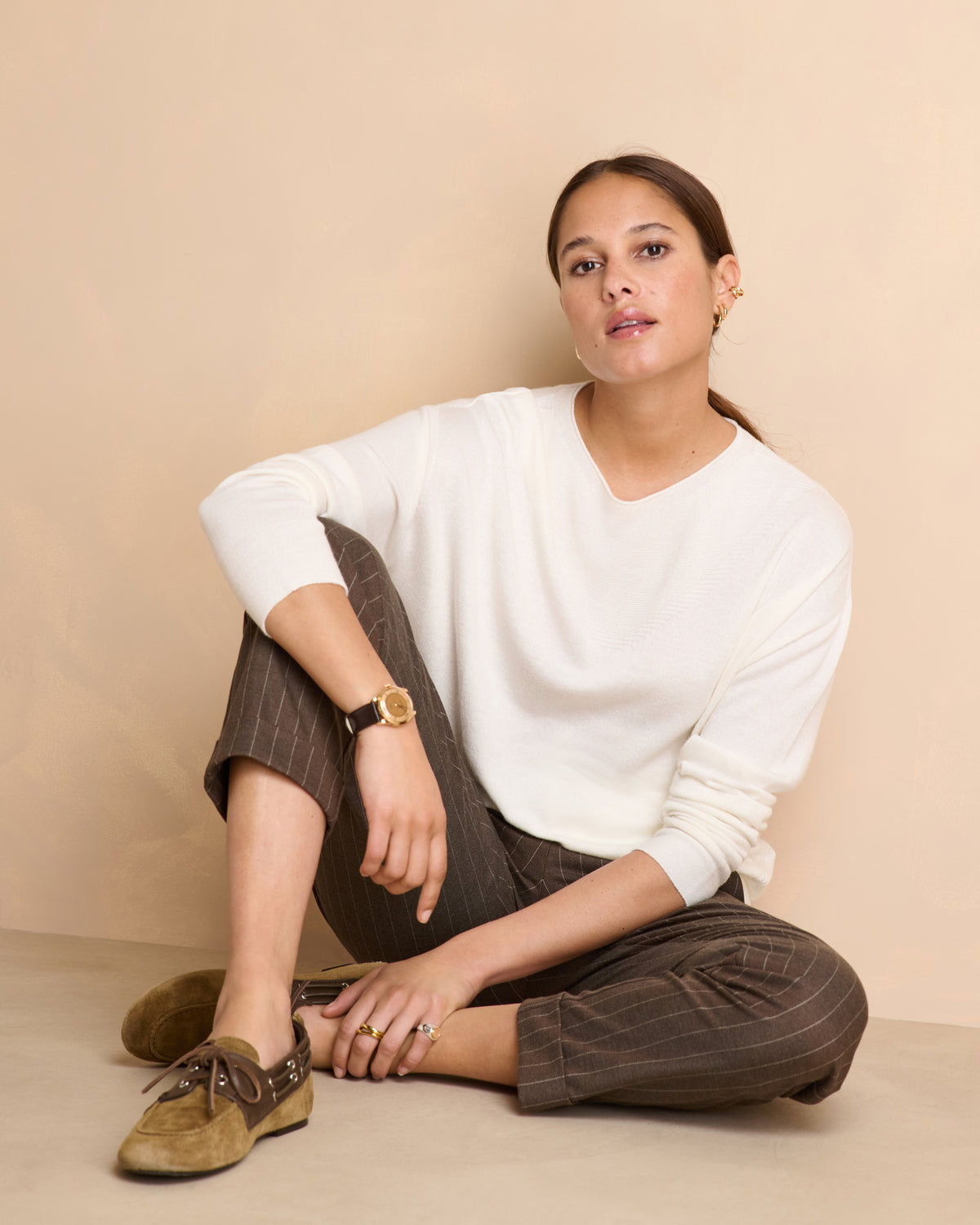 Pull blanc cassé encolure ronde et manches longues en laine et viscose