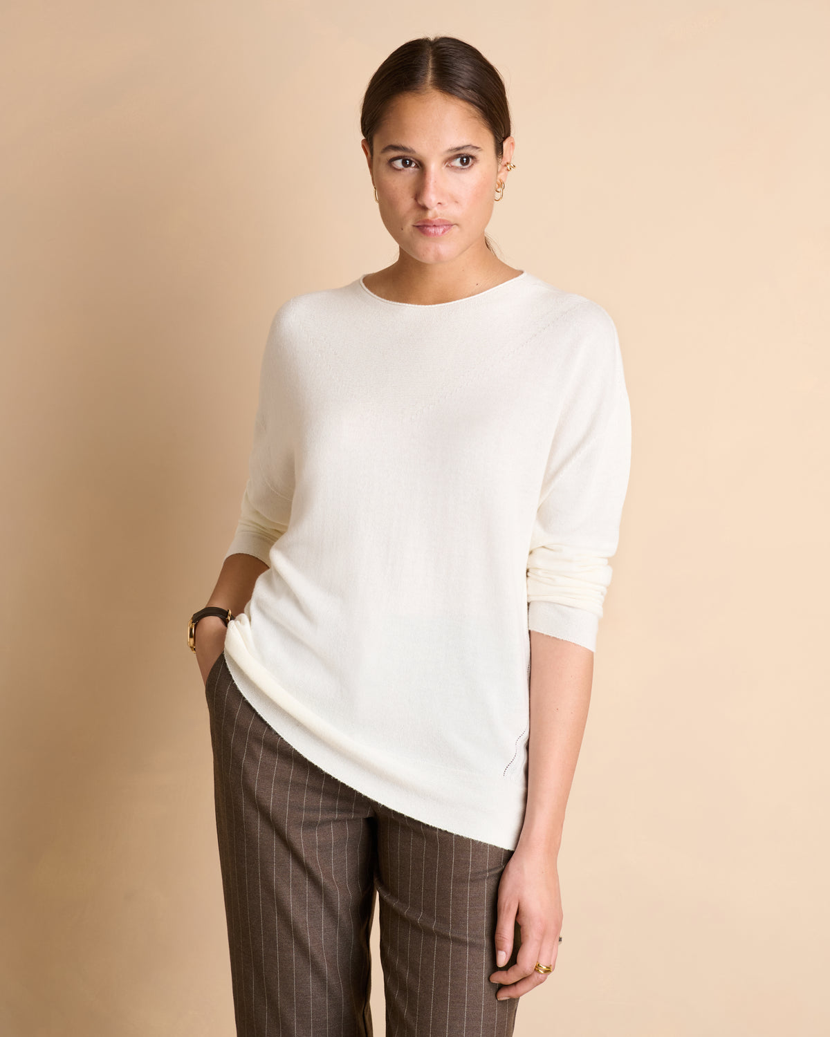 Pull blanc cassé encolure ronde et manches longues en laine et viscose