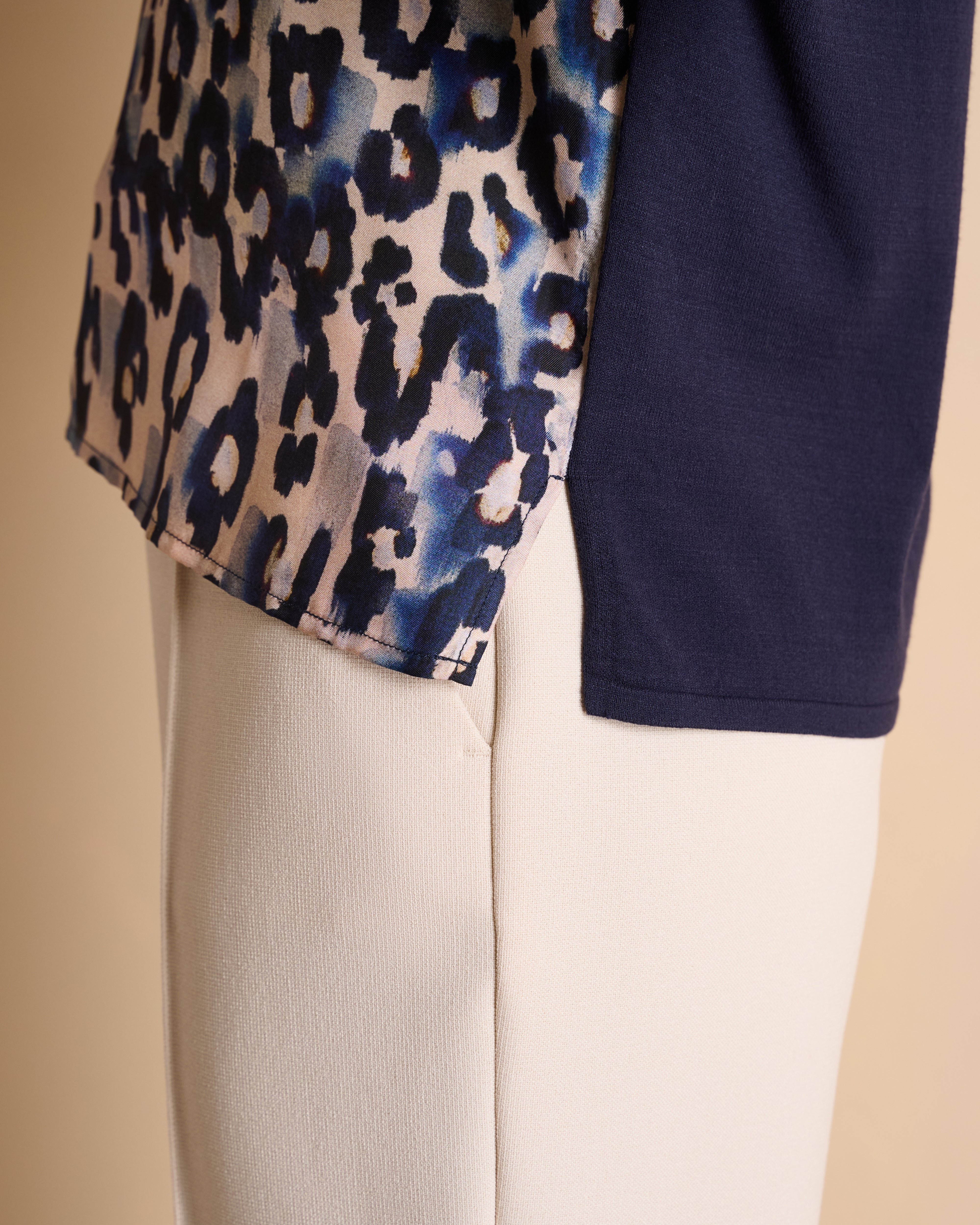 Pull bleu imprimé manches kimono courte encolure ronde devant en twill de soie
