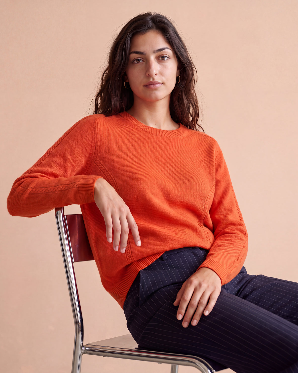 Pull orange coupe droite encolure ronde manches longues en cachemire