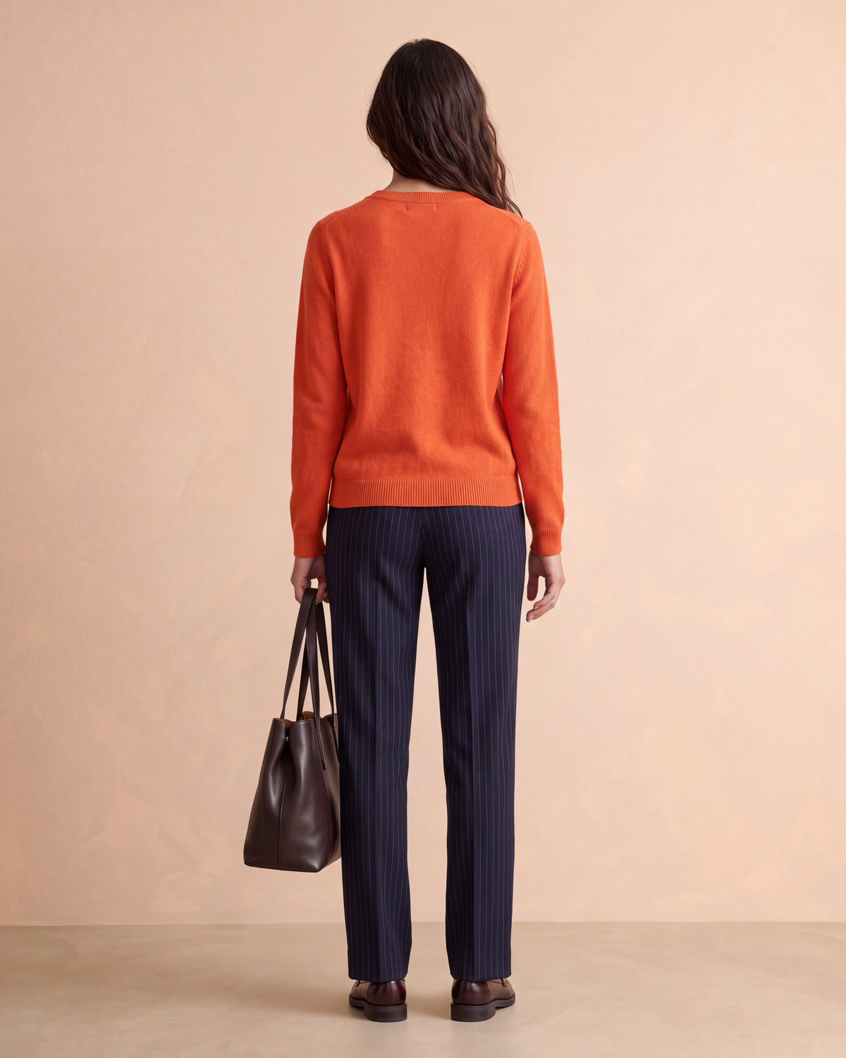 Pull orange coupe droite encolure ronde manches longues en cachemire