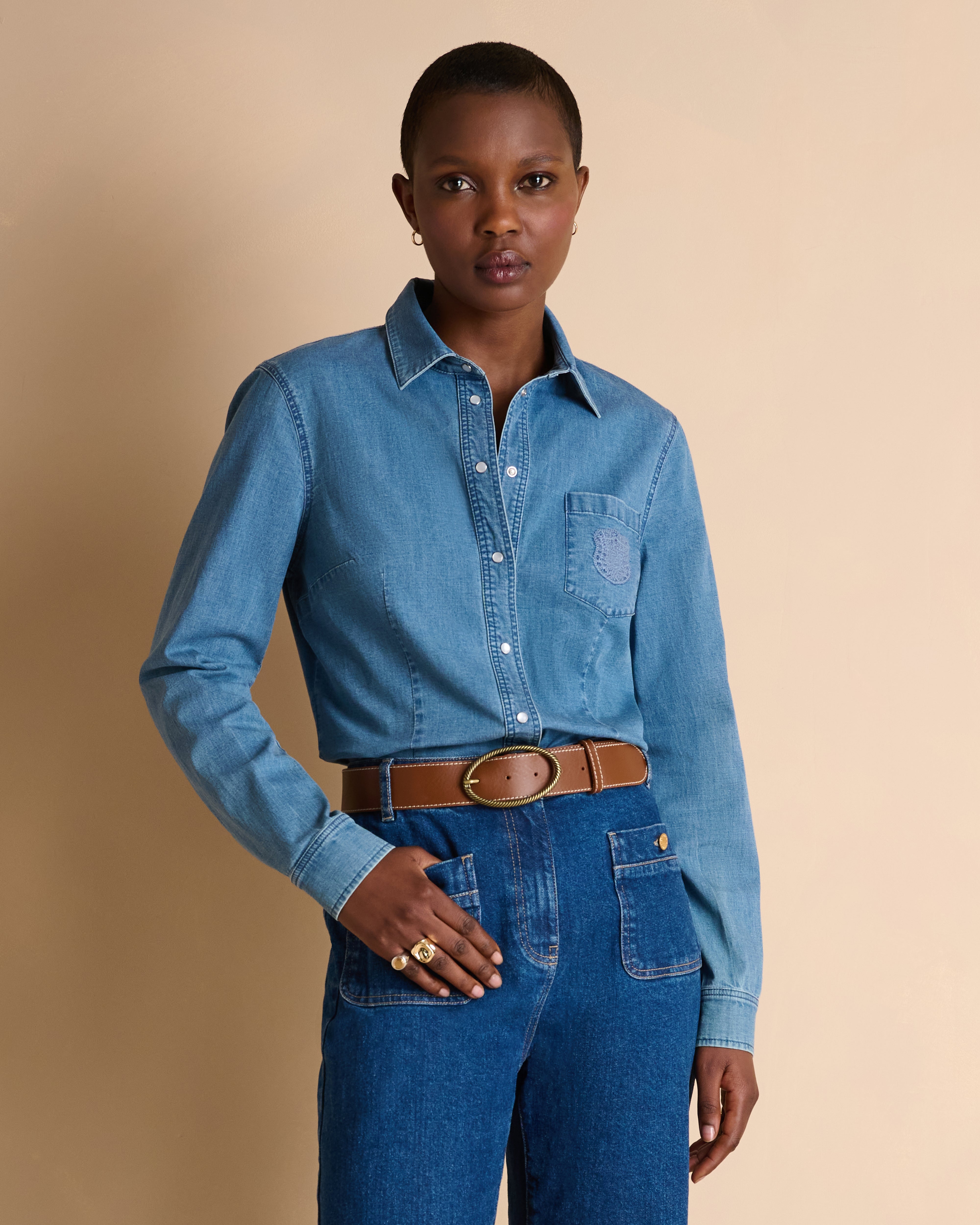 Chemise bleue en jean manches longues en coton stretch