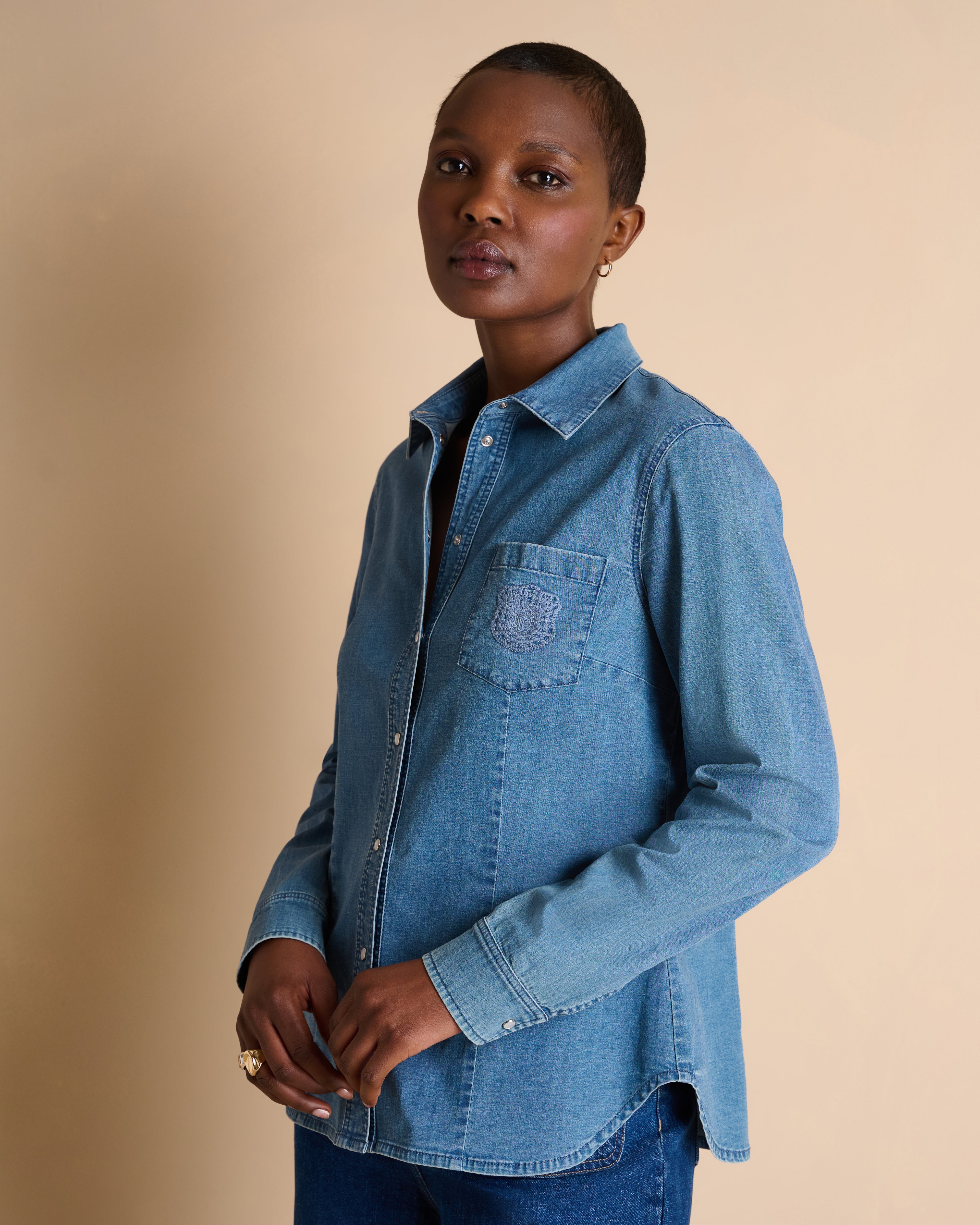 Chemise bleue en jean manches longues en coton stretch