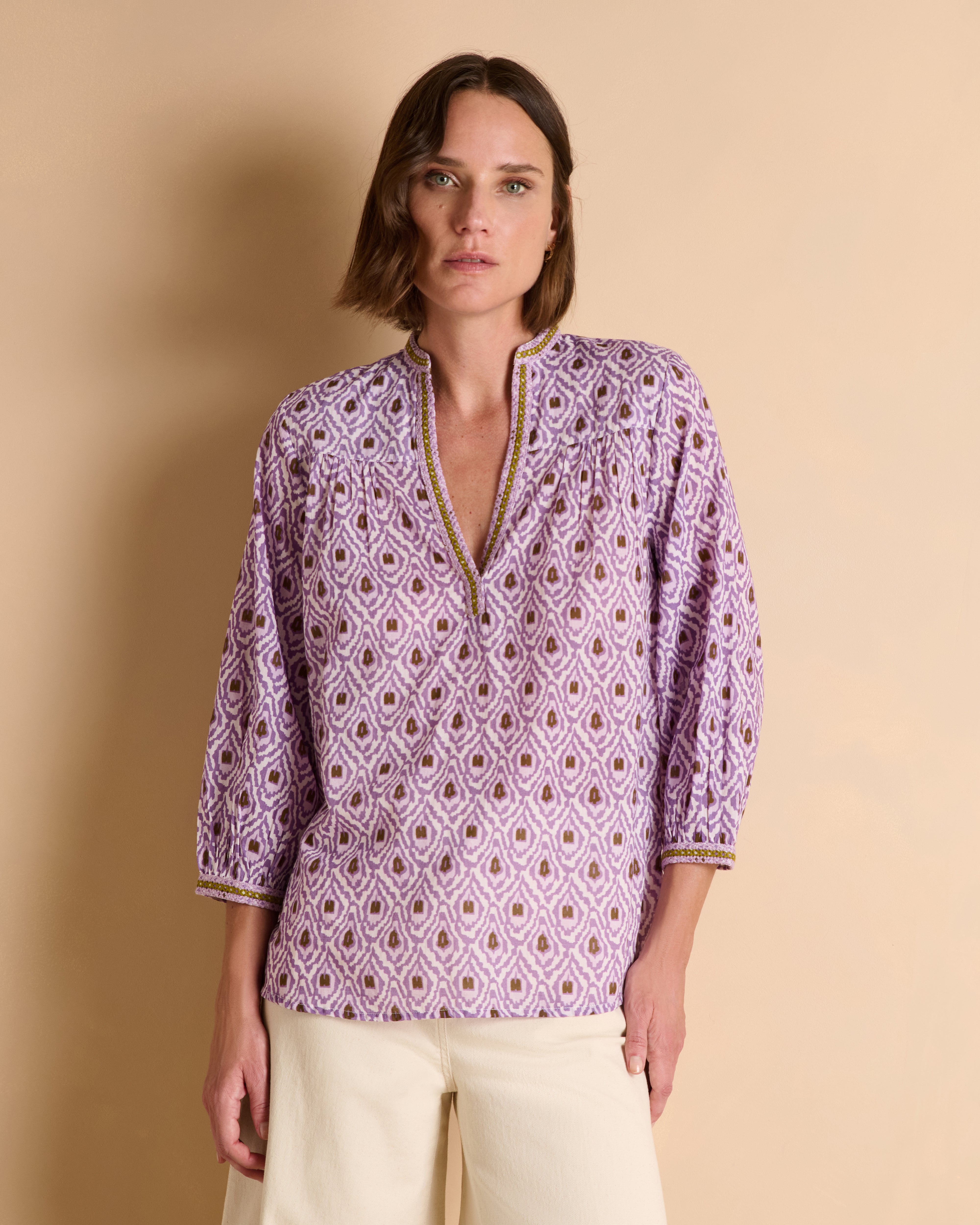 Blouse imprimée violette en voile de coton
