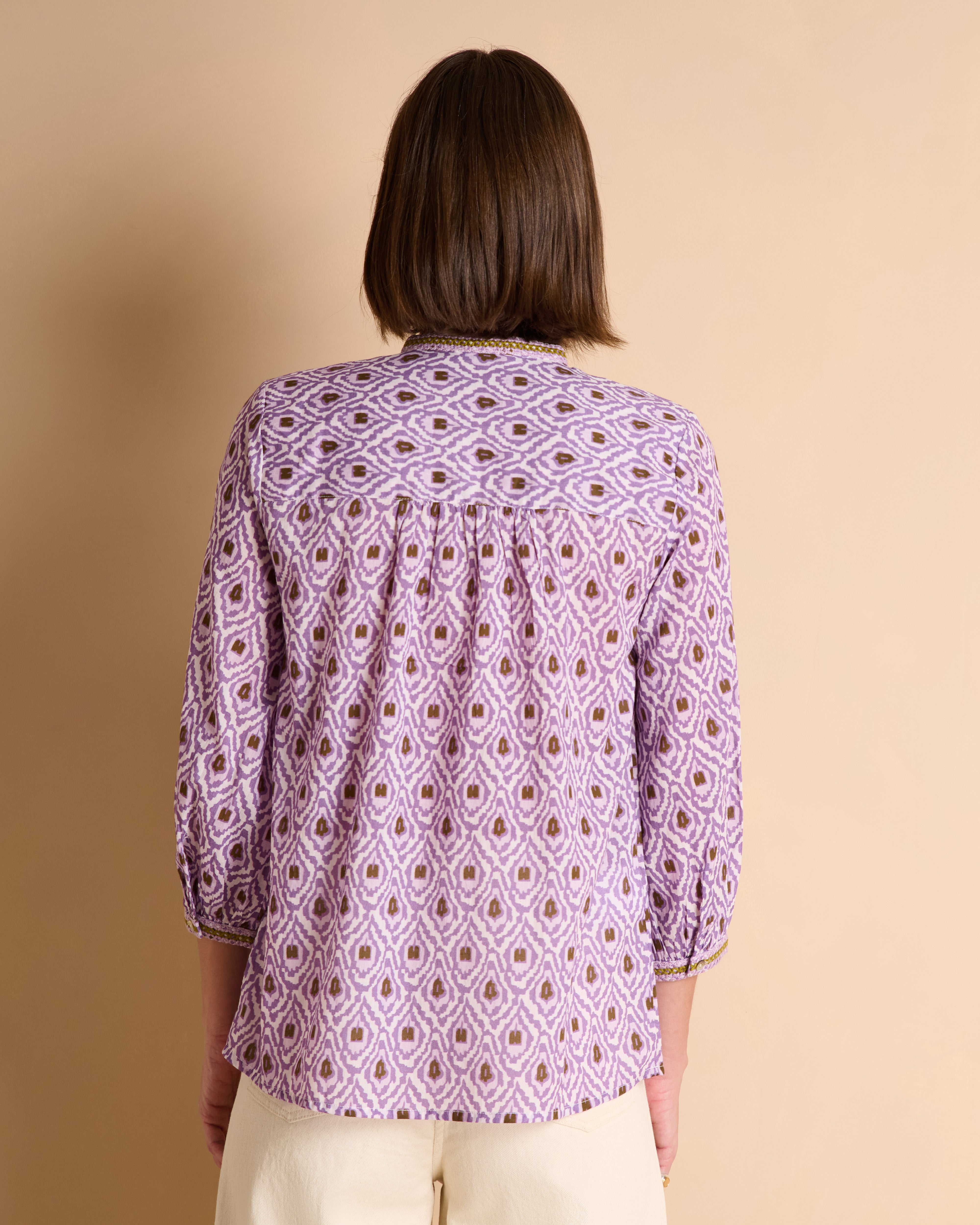 Blouse imprimée violette en voile de coton