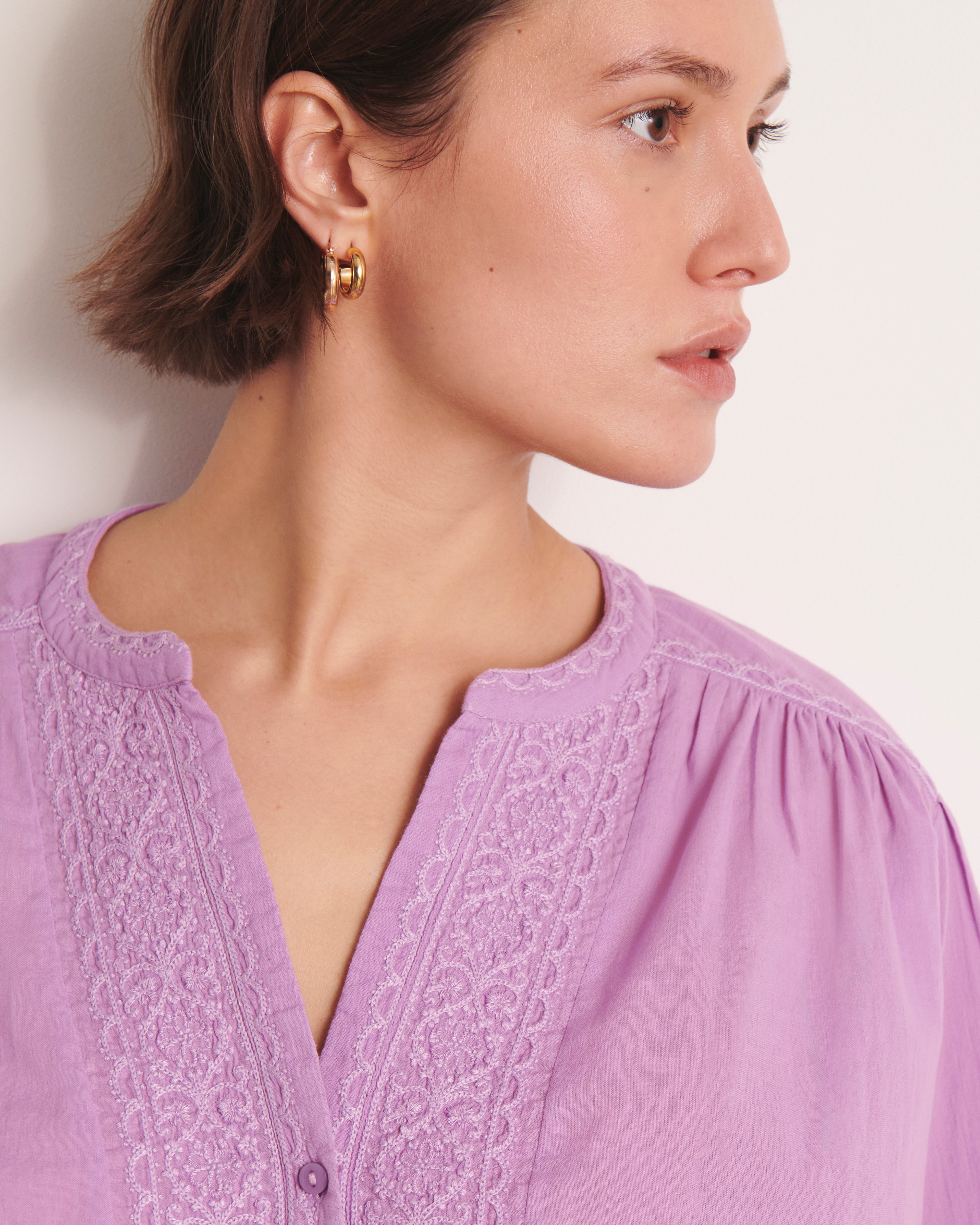 blouse brodée en voile de coton violet parme