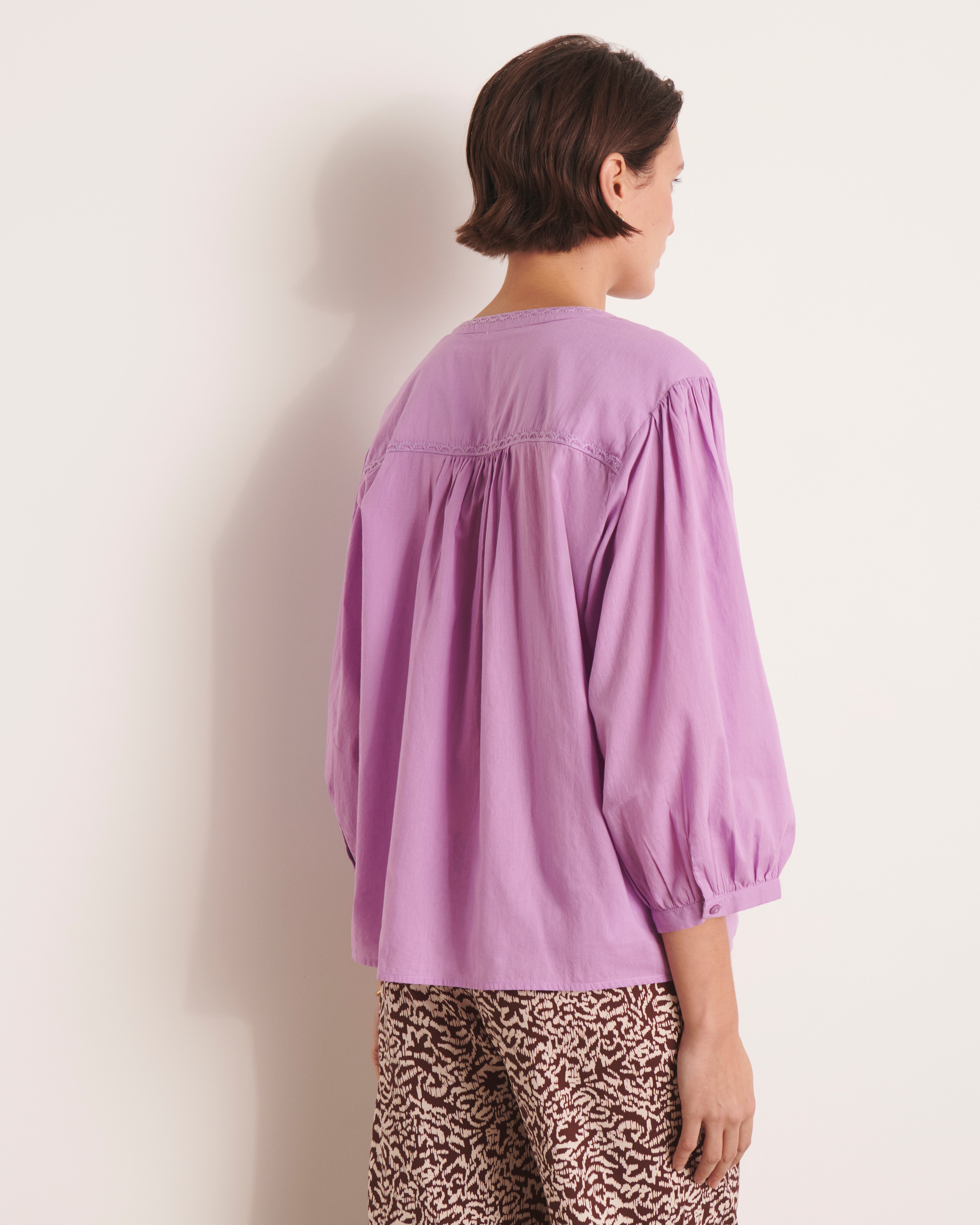 blouse brodée en voile de coton violet parme