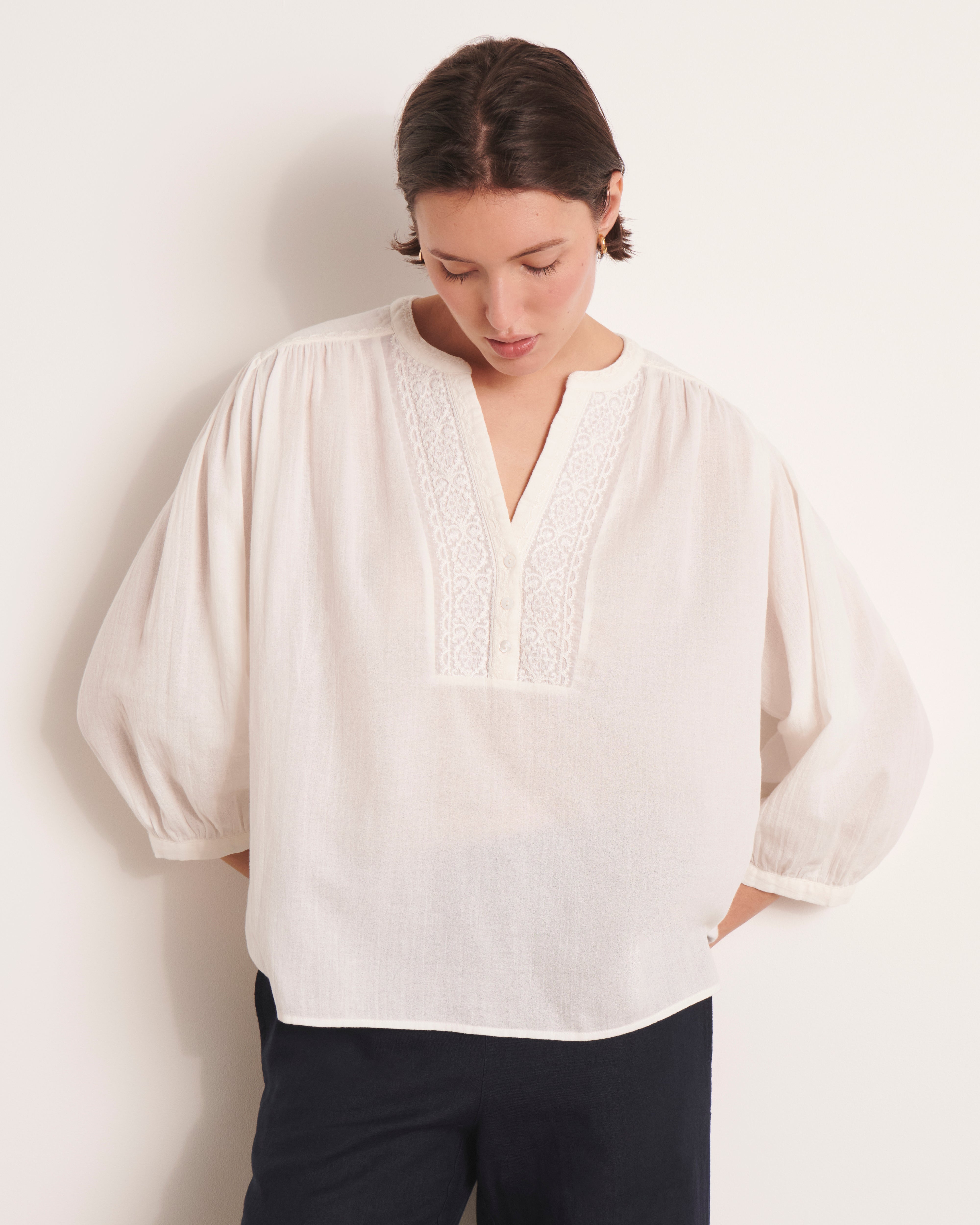 Blouse brodée blanc cassé CARREIRA-BIS/13200/003