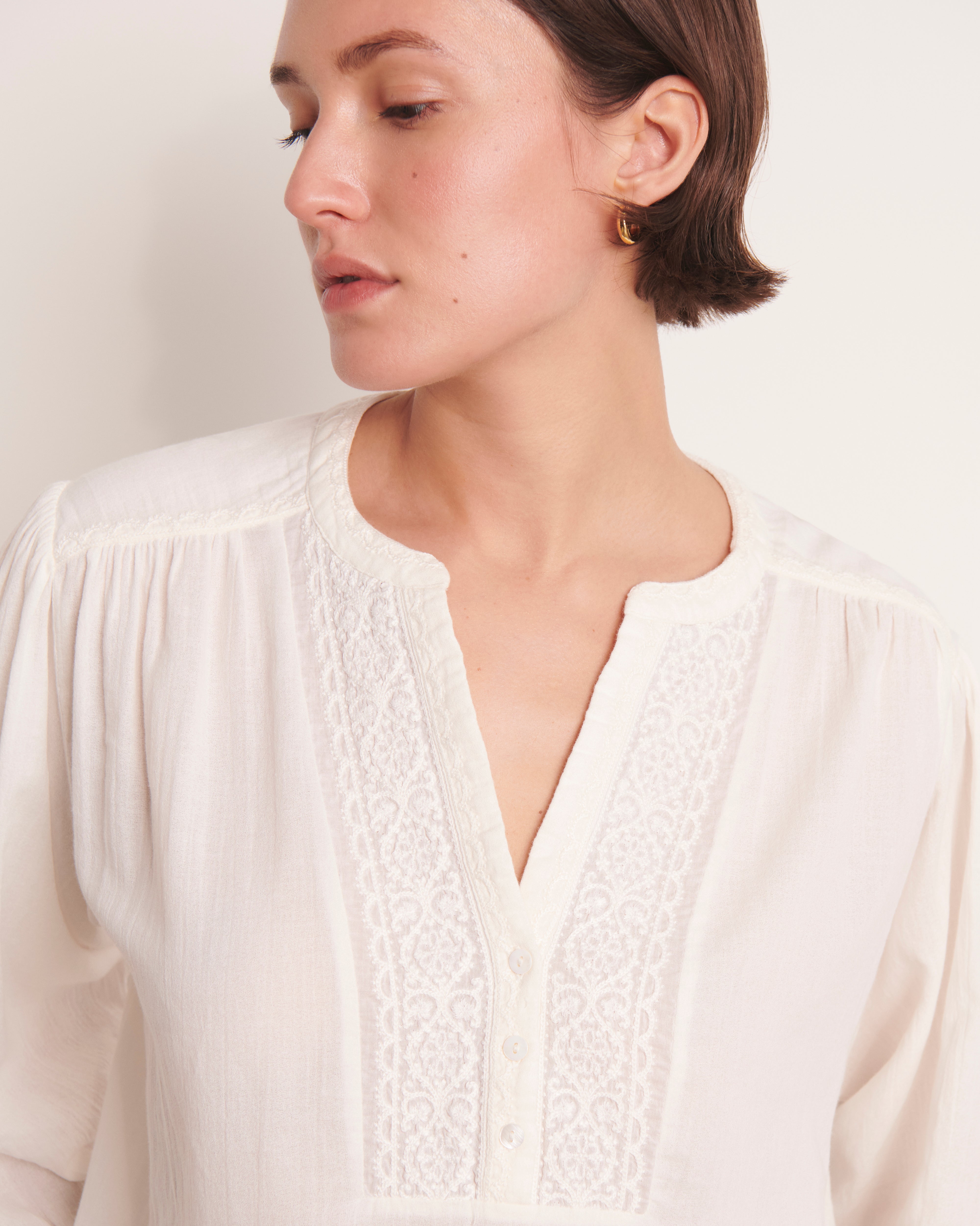 Blouse brodée blanc cassé CARREIRA-BIS/13200/003