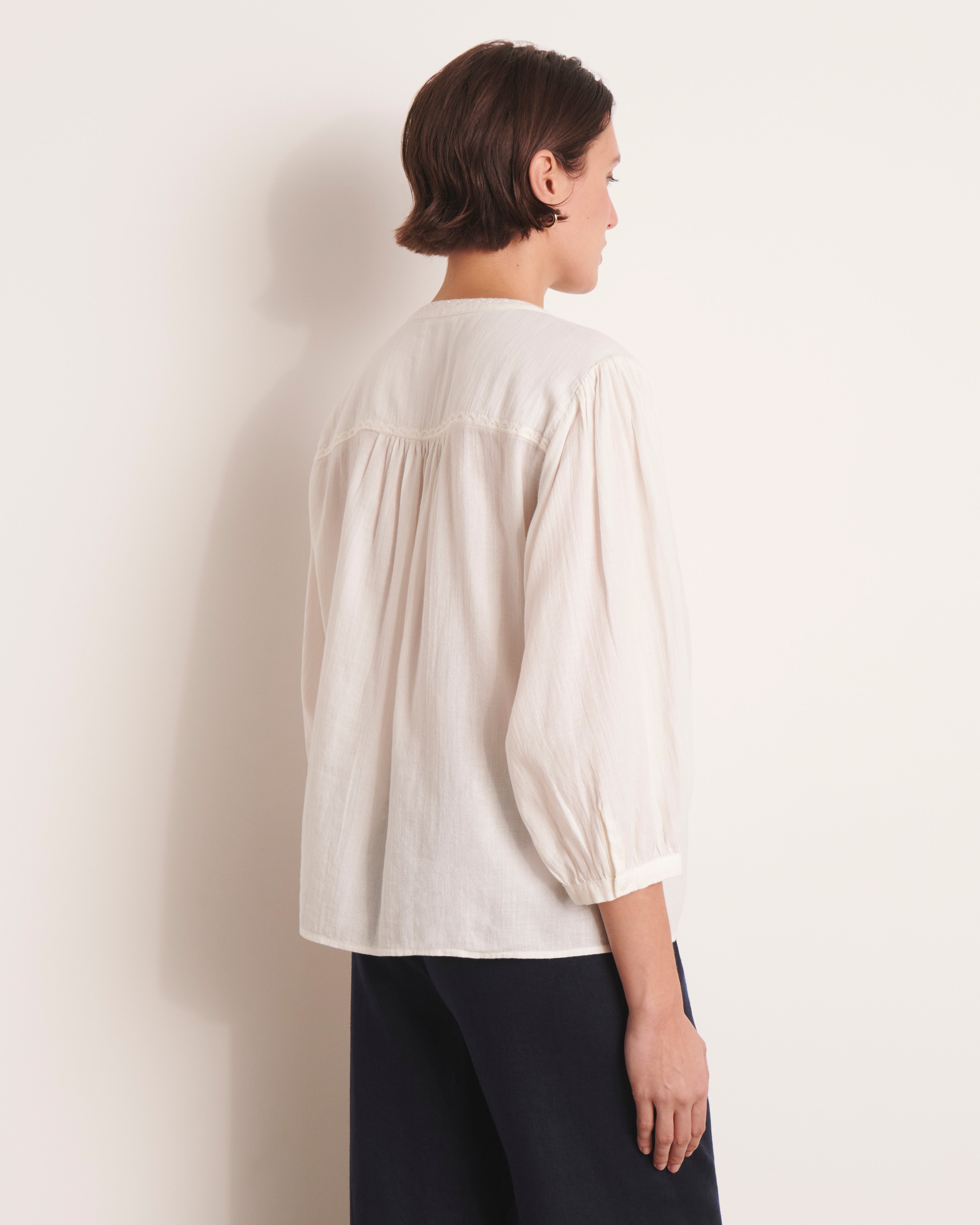 Blouse brodée blanc cassé CARREIRA-BIS/13200/003