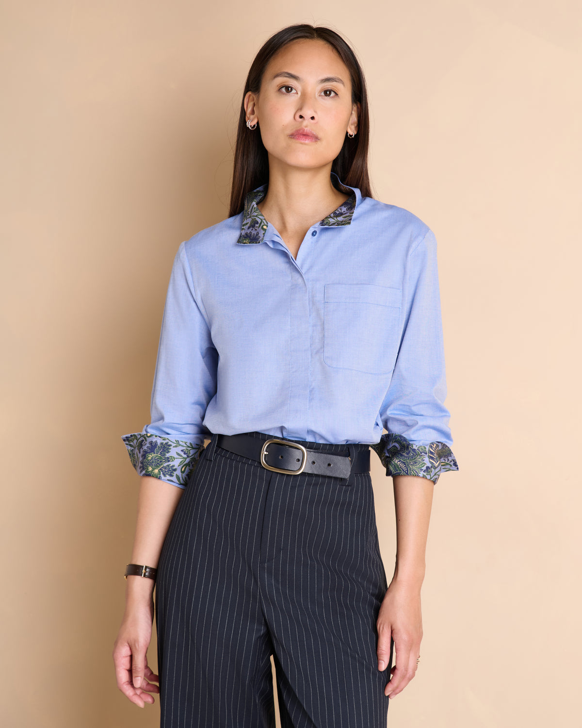 Chemise bleue col officier dos imprimé en coton et twill de viscose