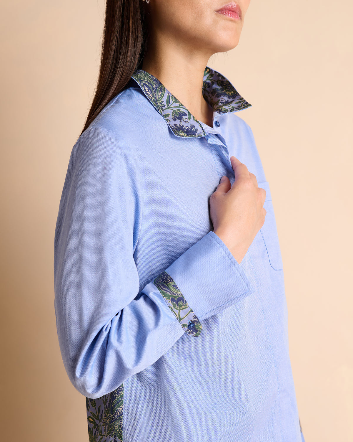 Chemise bleue col officier dos imprimé en coton et twill de viscose