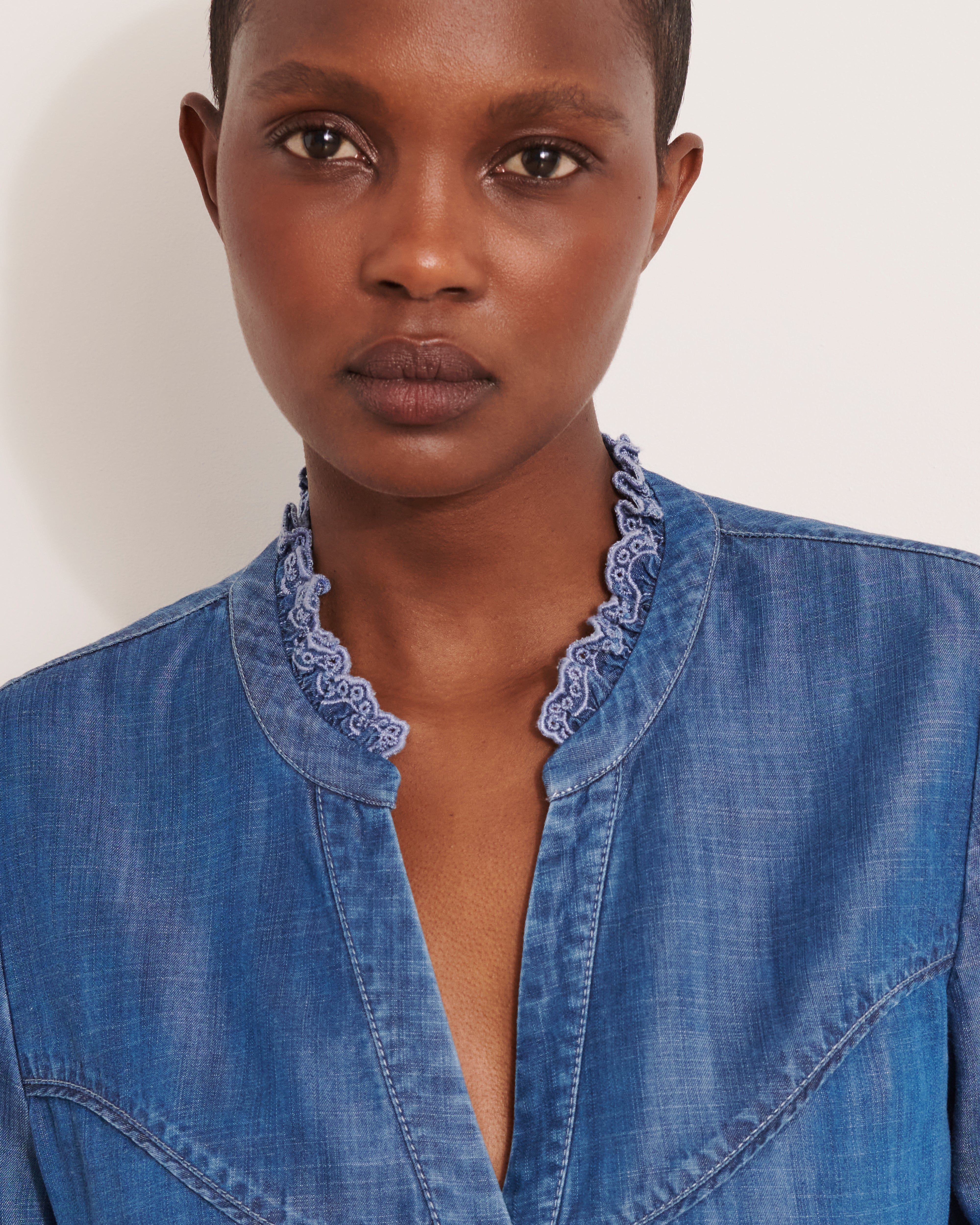 Embroidered collar shirt CONFIDENTIAL/12145/296