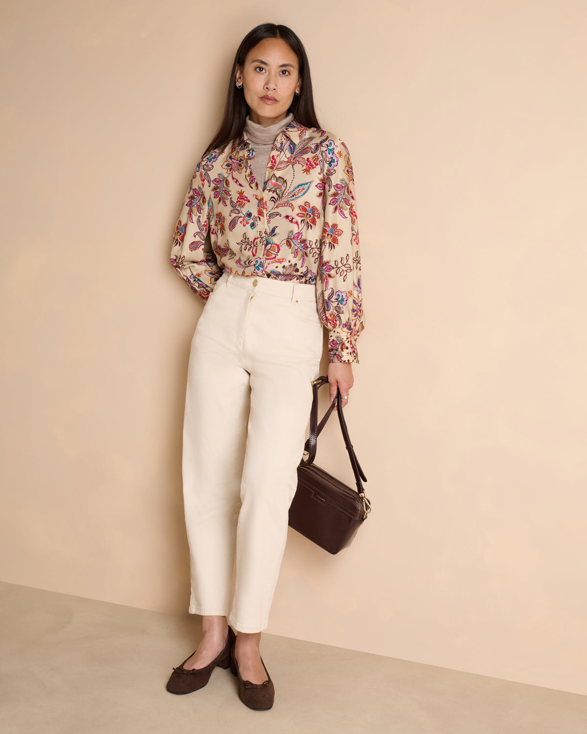 Camisa beige estampada con flores coloridas de manga larga COROLLE/14159/539