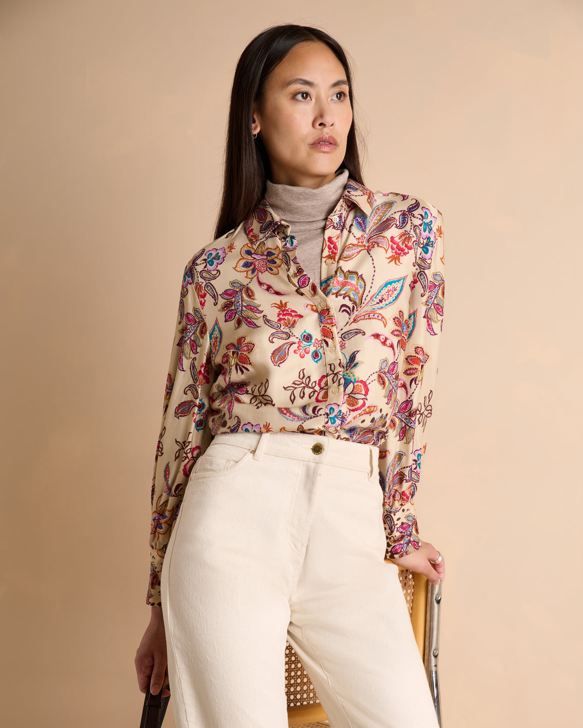 Camisa beige estampada con flores coloridas de manga larga COROLLE/14159/539