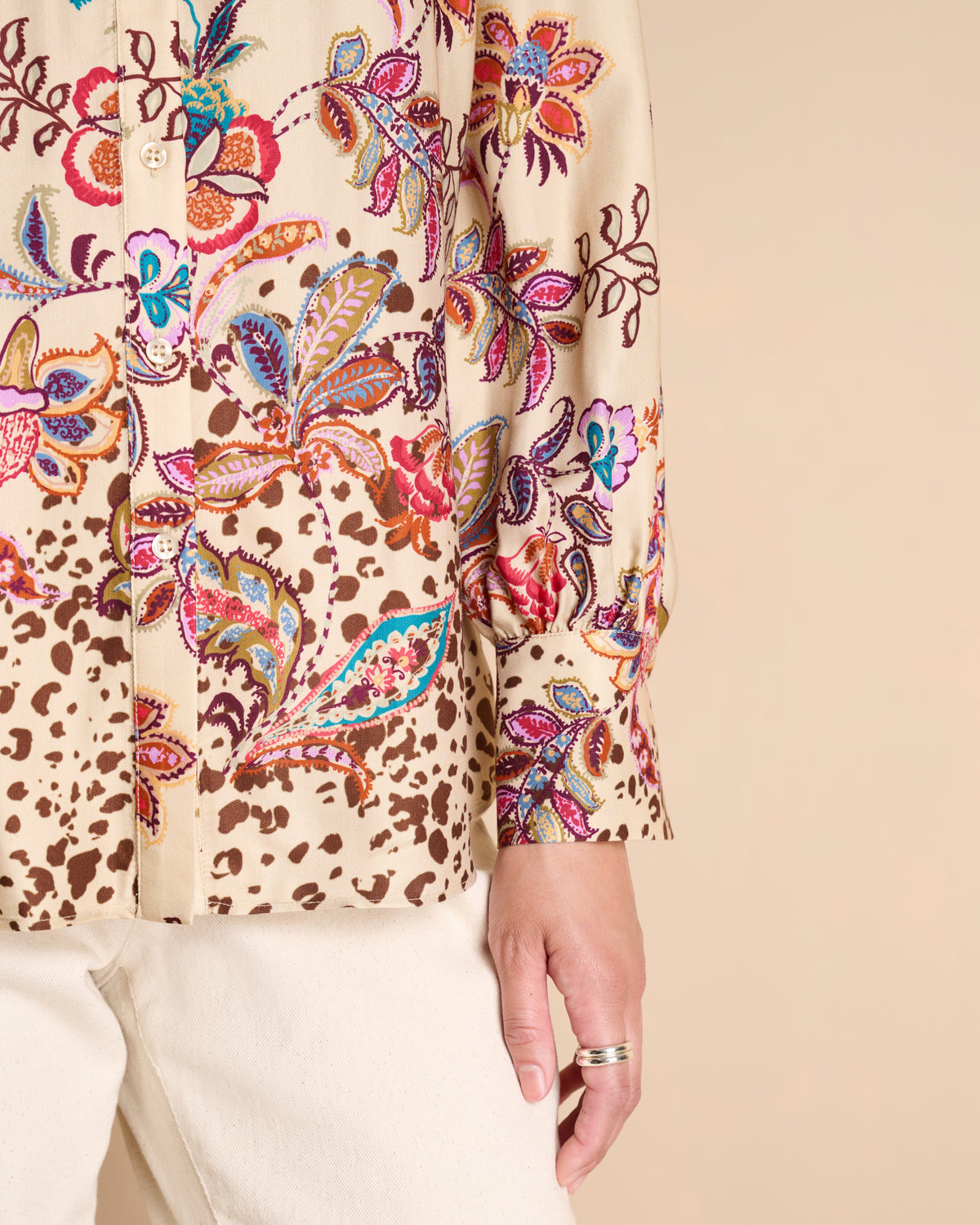 Camisa beige estampada con flores coloridas de manga larga COROLLE/14159/539